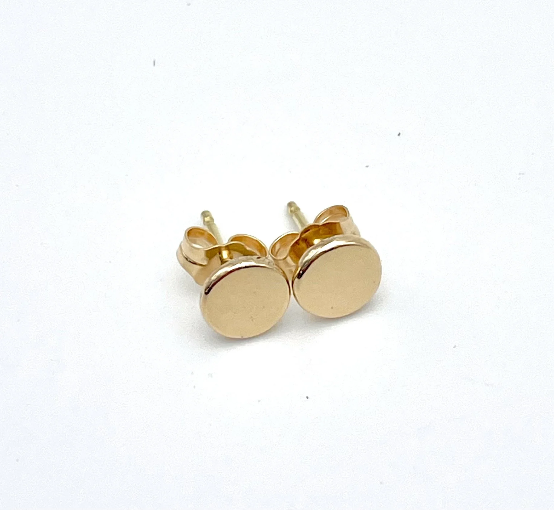 18k studs2.jpg