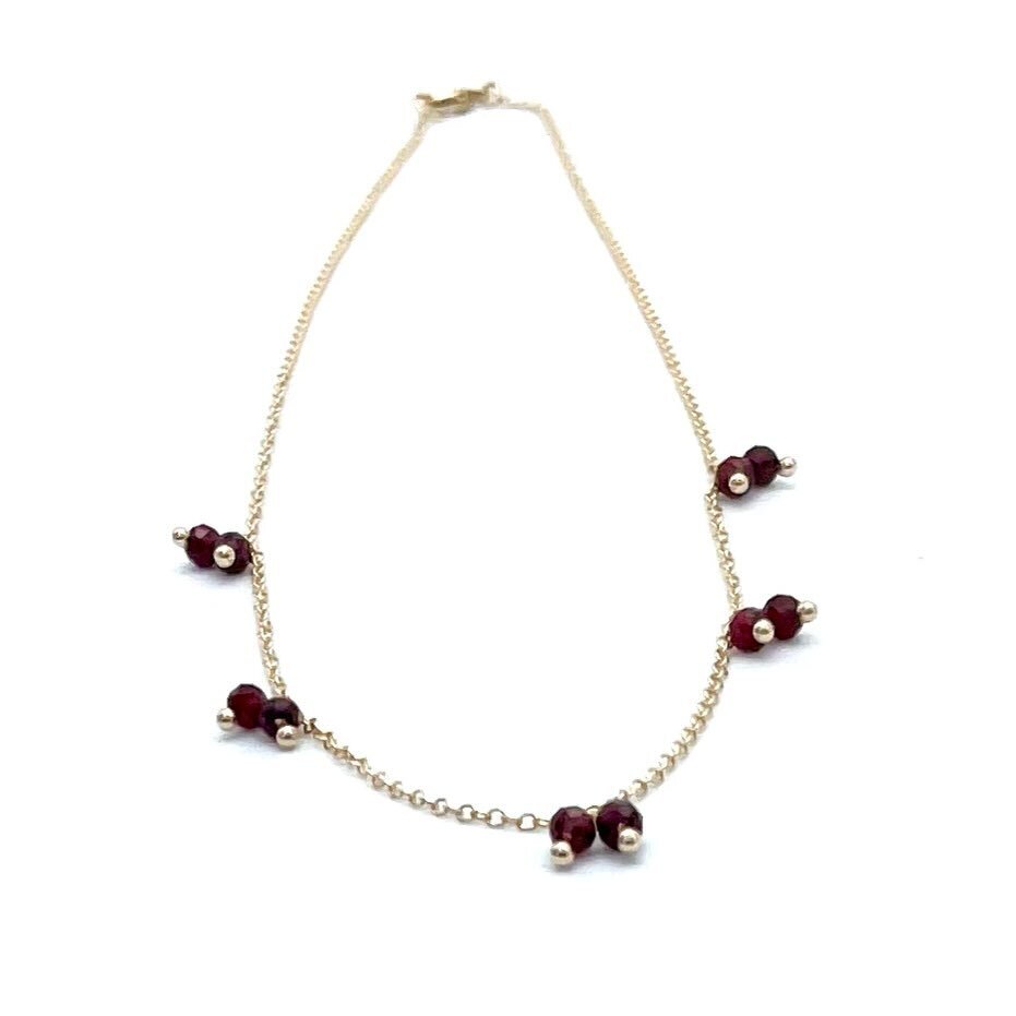 New! 14k solid gold garnet necklace. A simple solid gold cable chain with a lobster closure with 5 pairs of faceted red garnet gemstones. A perfect minimalist Christmas sparkle! 

#goldgarnetnecklace #14kgoldgarnetnecklace #garnetbeadsnecklace #janef