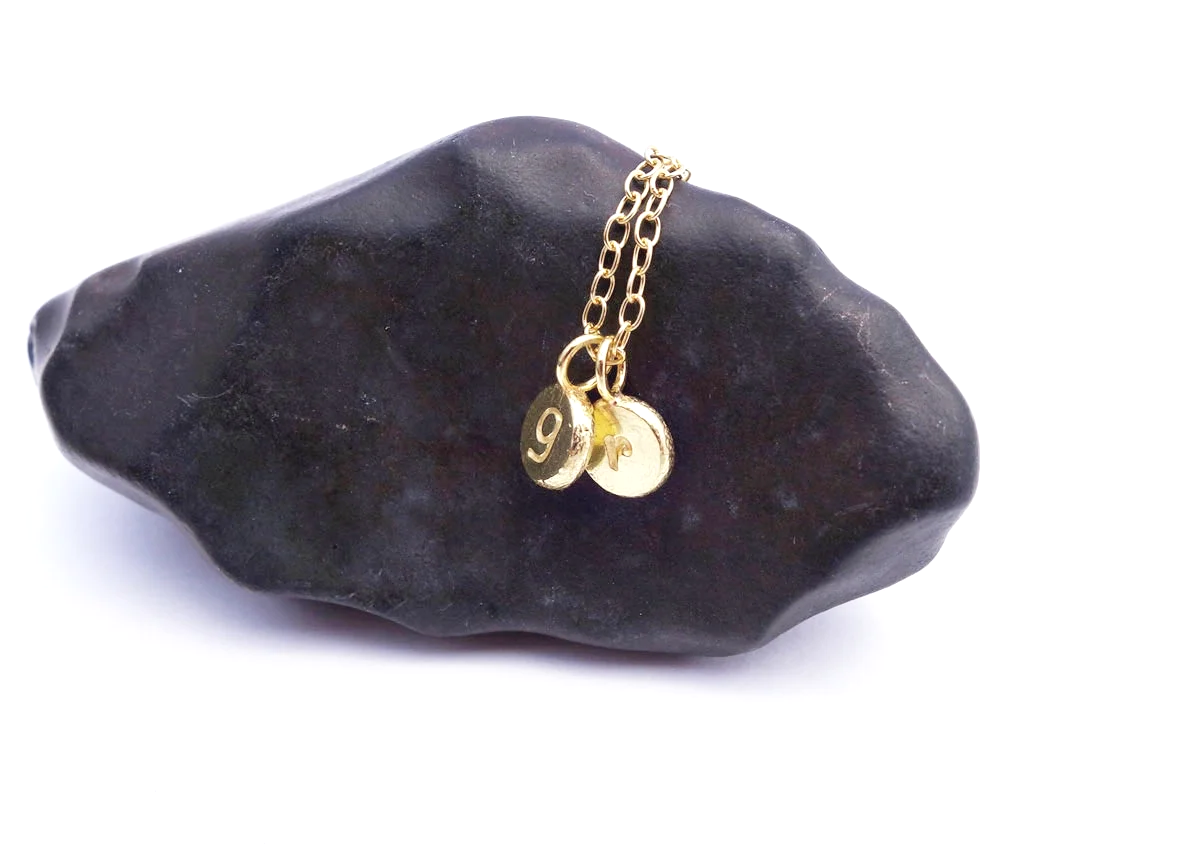 18k gold initial disc pendant necklace