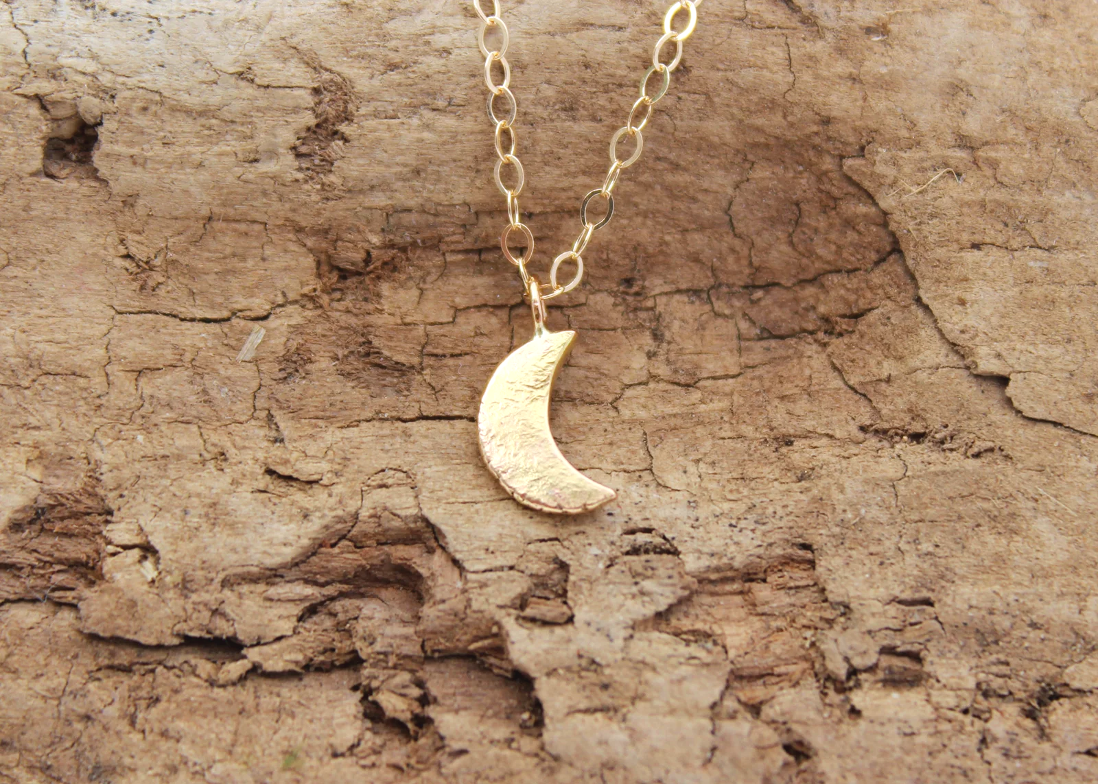14k gold crescent moon pendant necklace