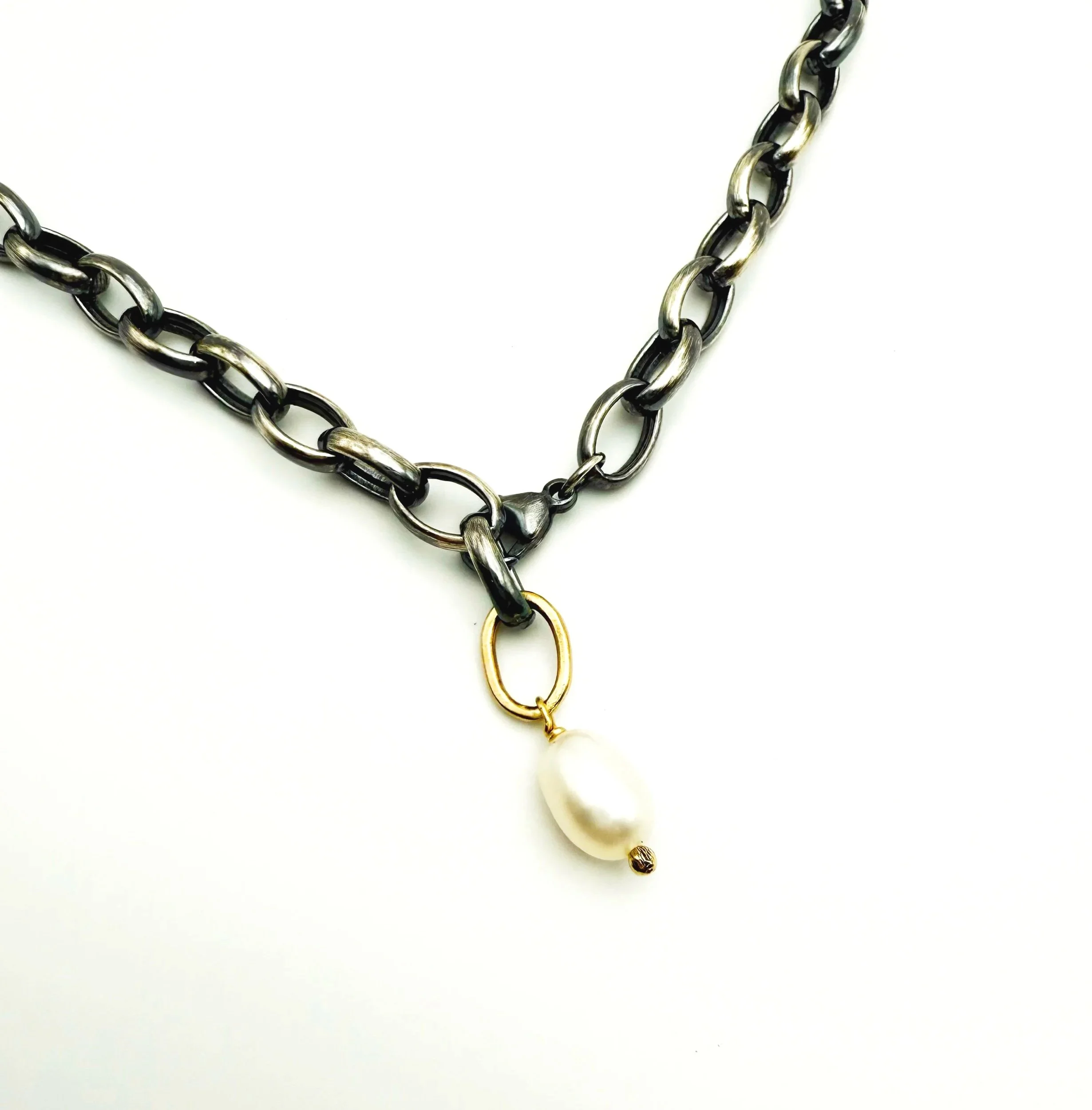 mixed metal pearl necklace