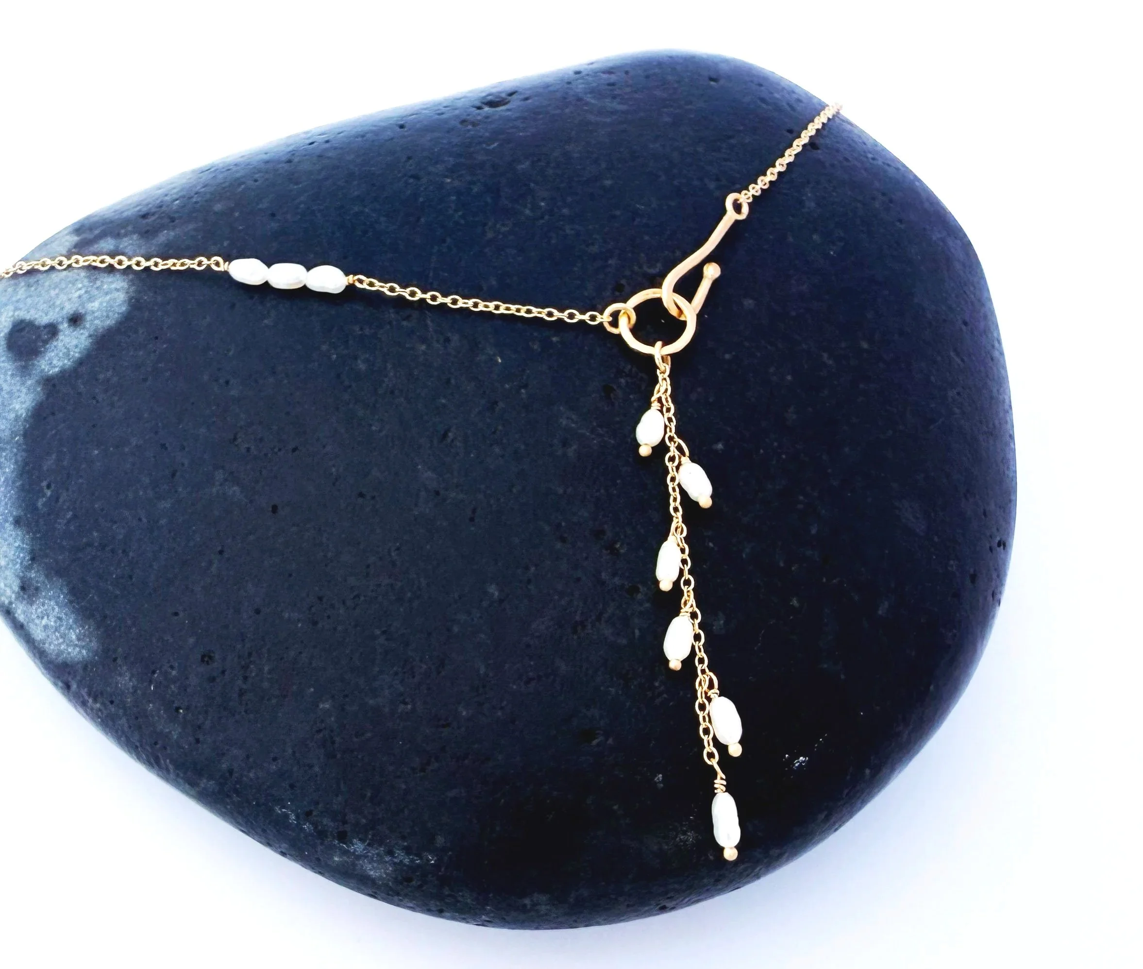 Dainty freshwater pearl necklace 14k gold