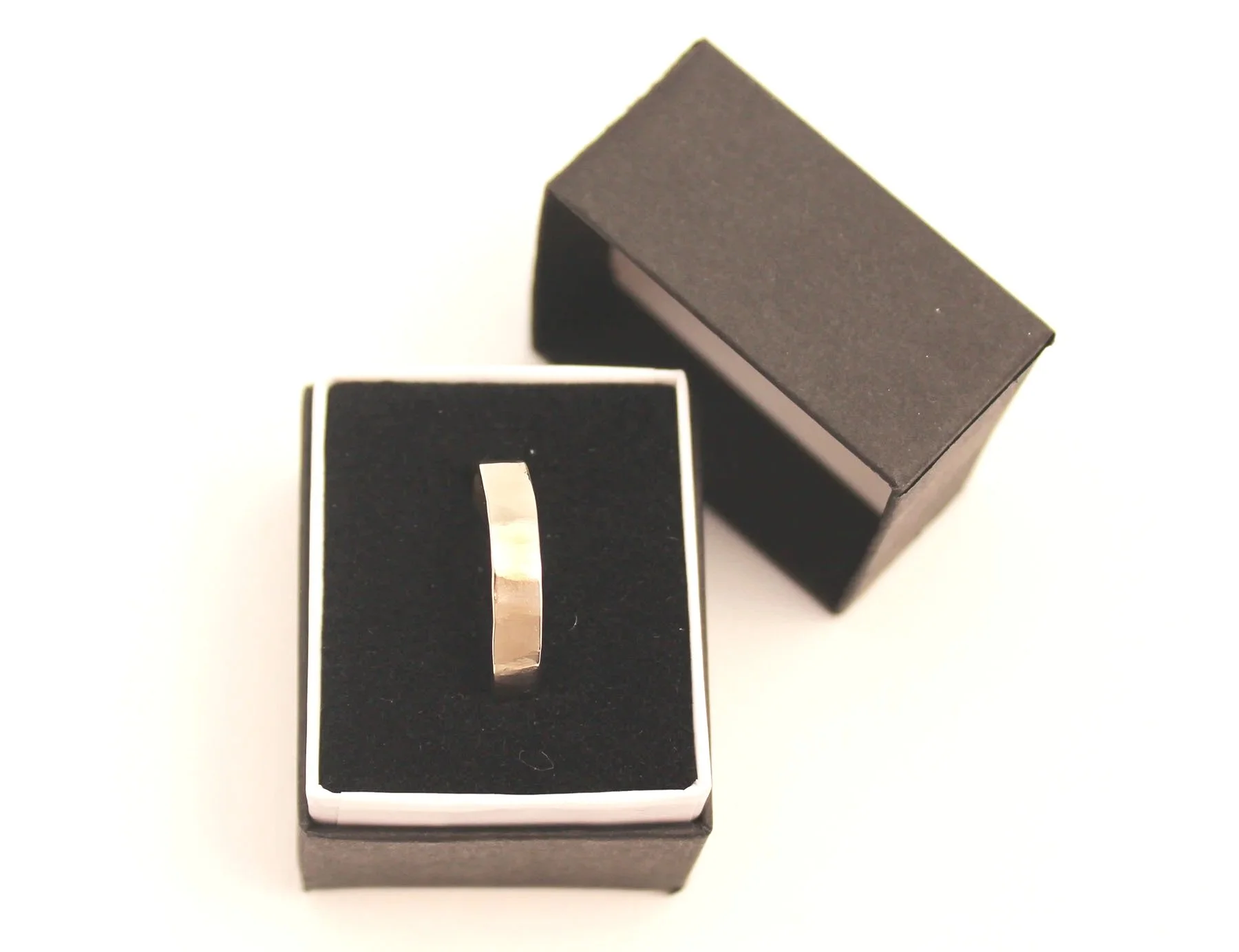 hammered 14k white gold mens wedding ring
