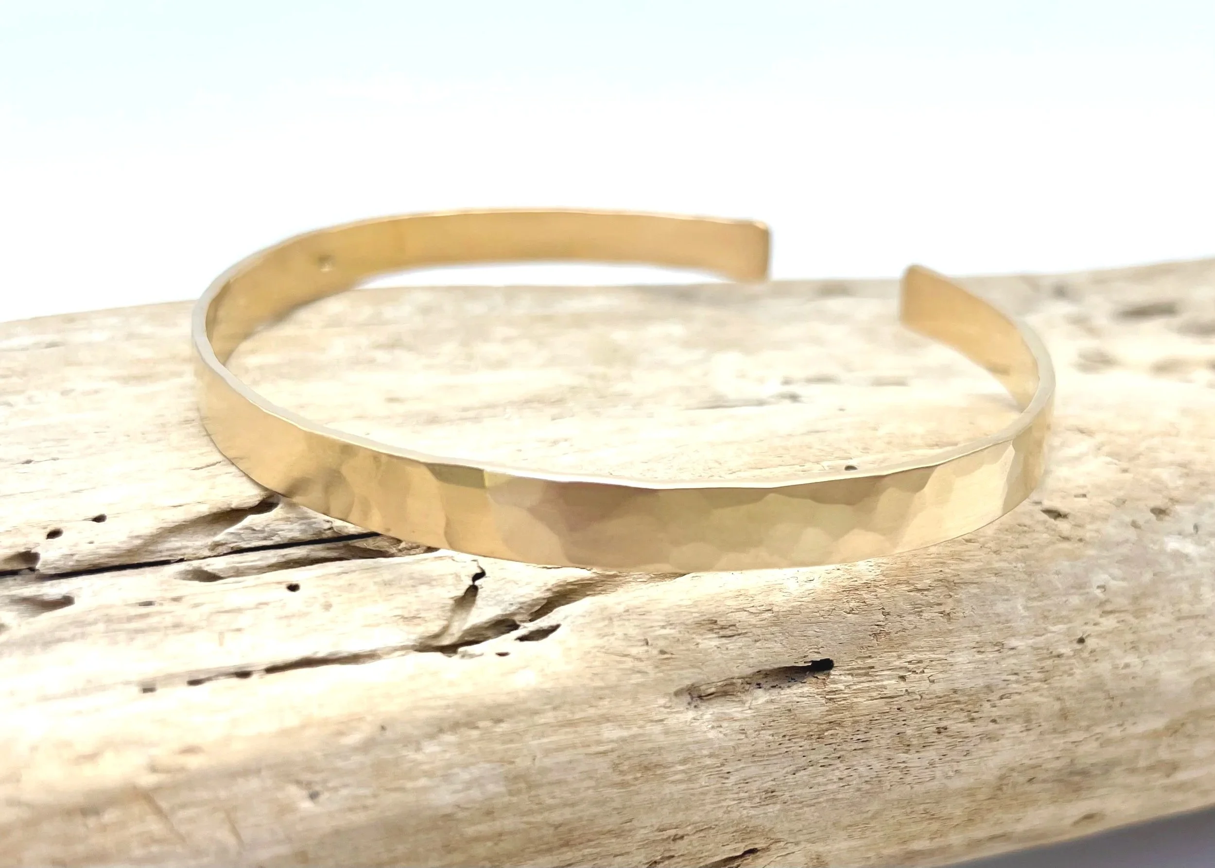 thick hammered cuff in 18k gold for men or women