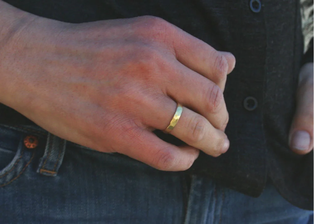 3mm hammered 18k gold band ring