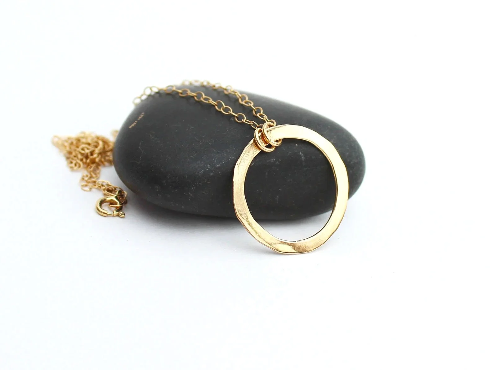 14k gold open circle pendant necklace with cable chain and lobster clasp