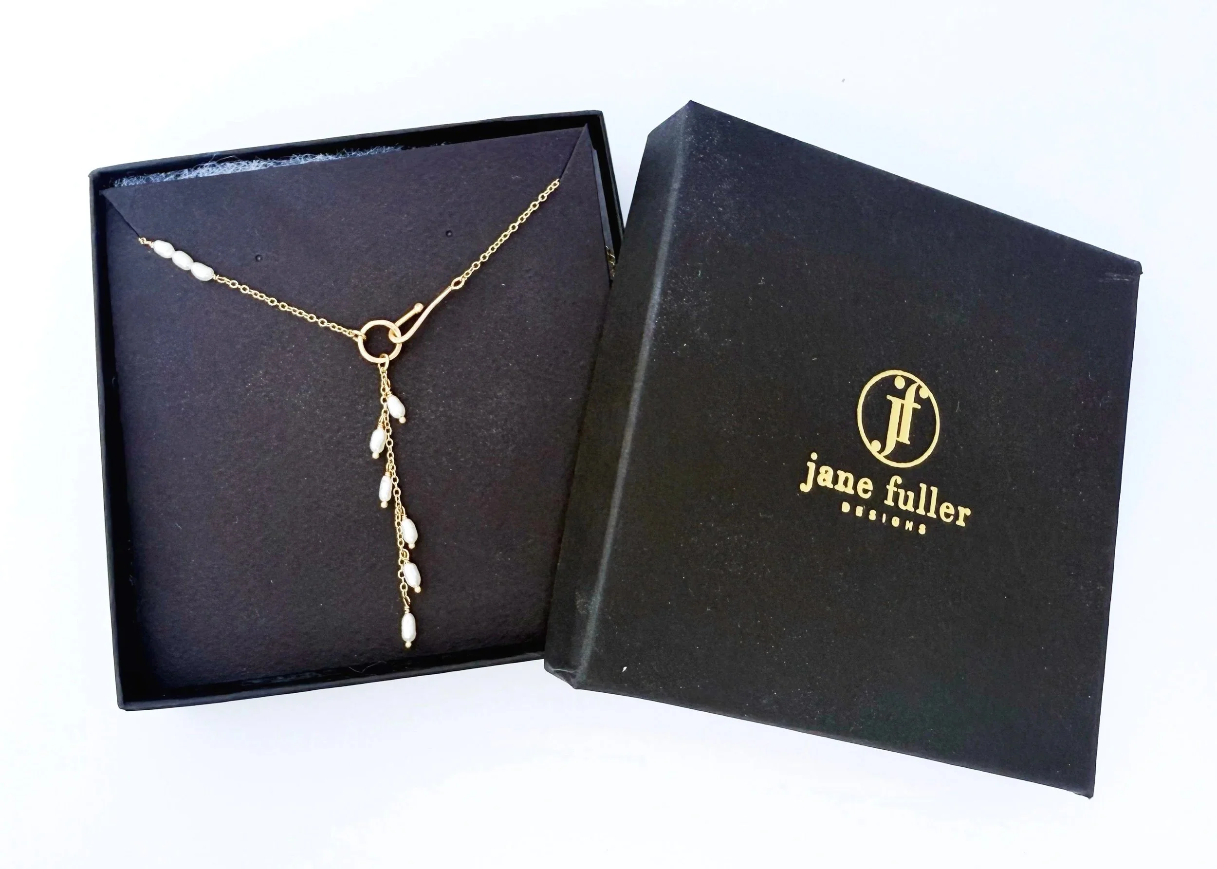 Dainty freshwater pearl lariat necklace in 14k gold