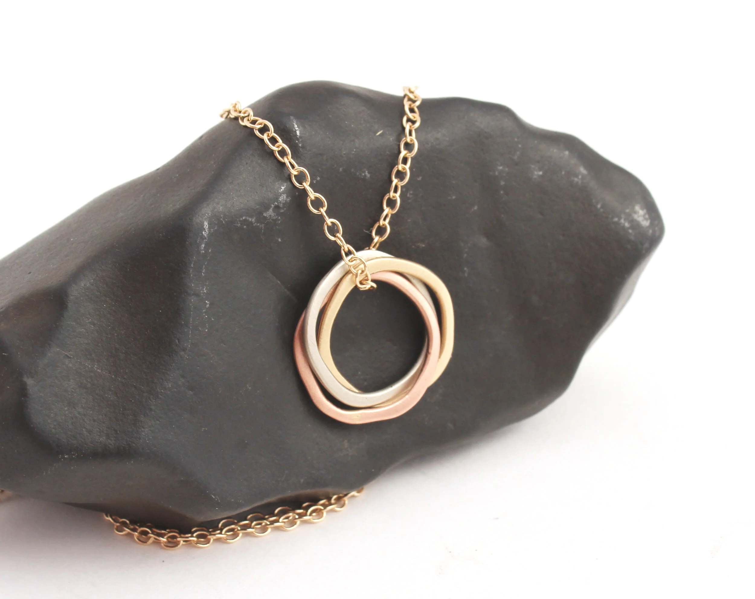 Tri color gold circle pendant necklace