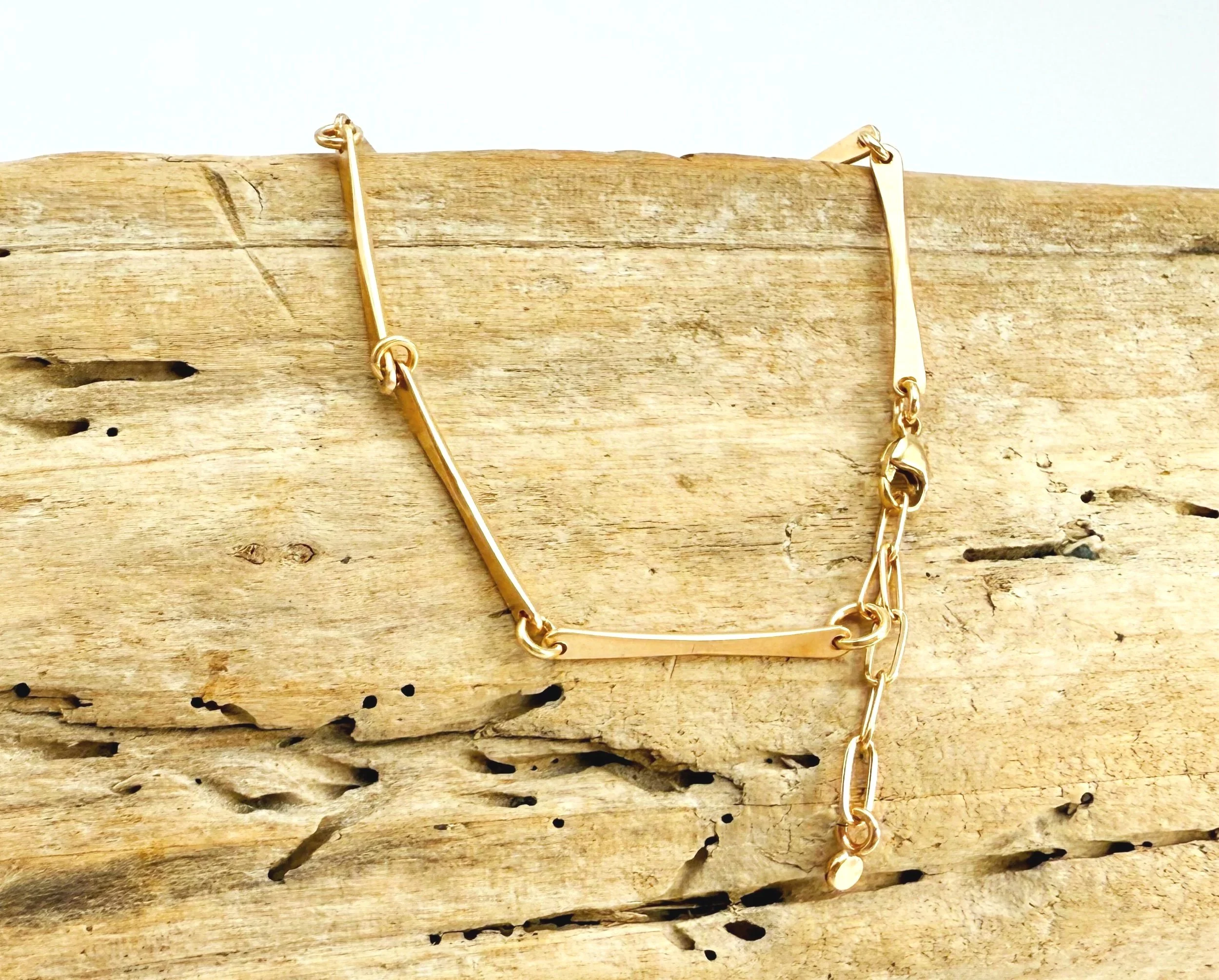 Handmade bracelet with hammered bars in 14k solid gold