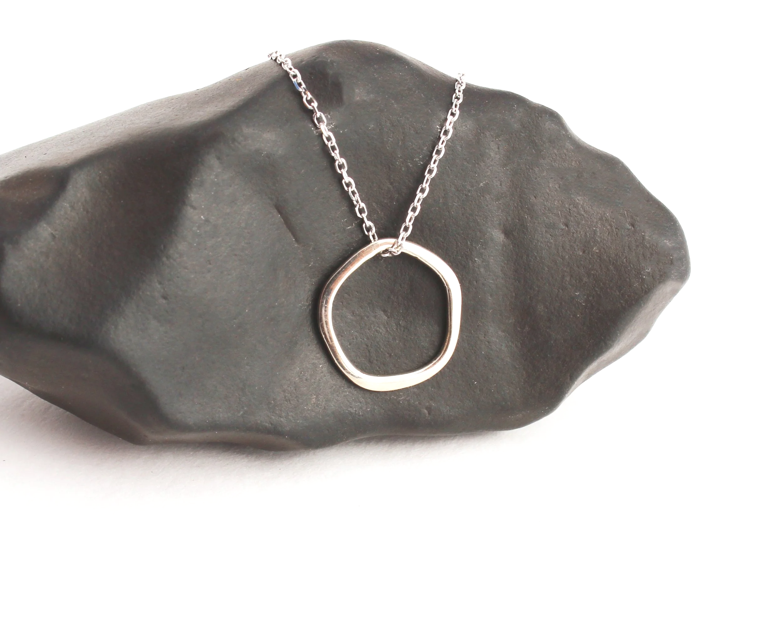 14k white gold circle pendant necklace