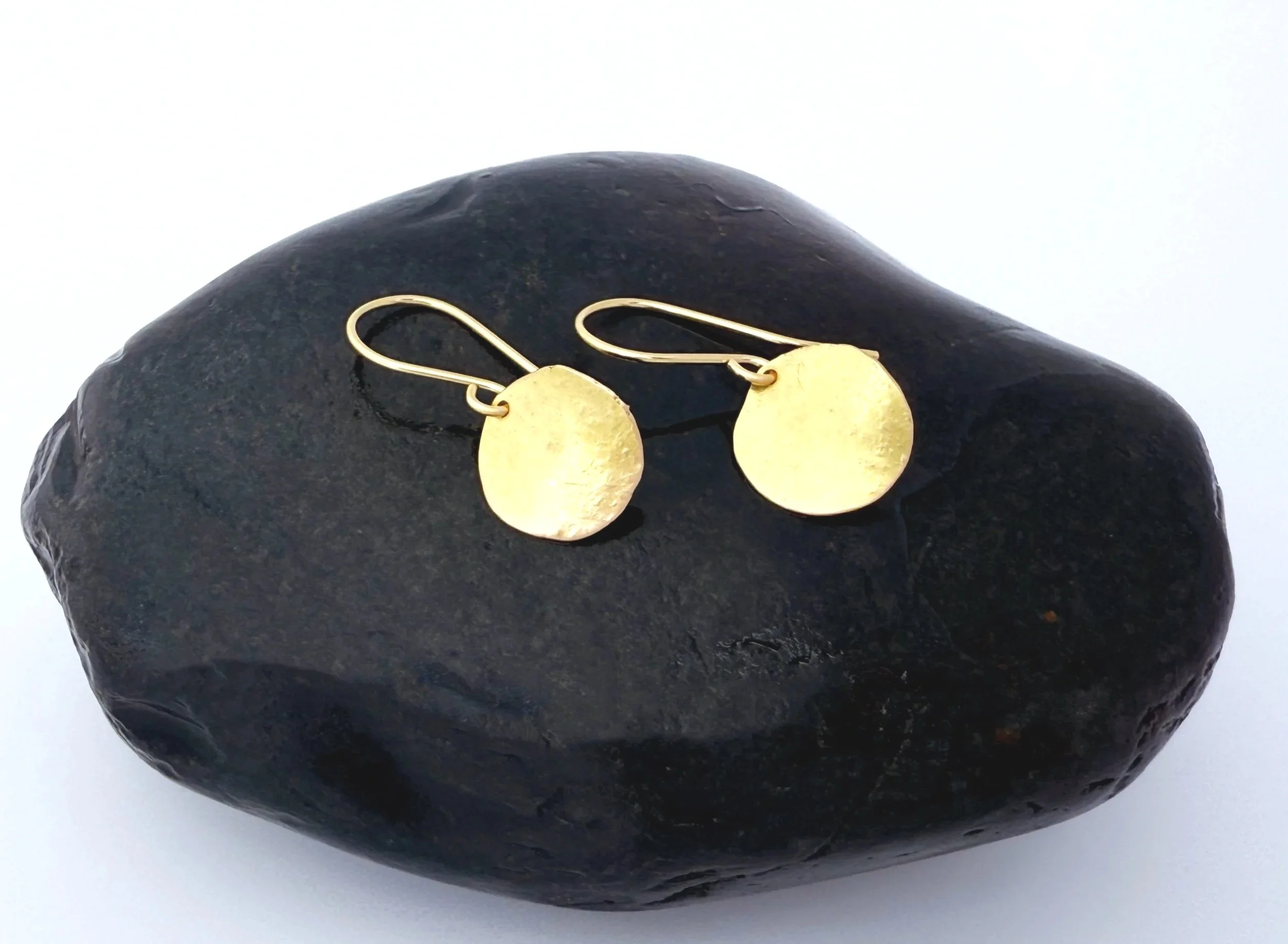 hammered gold disc earrings, solid 18k gold