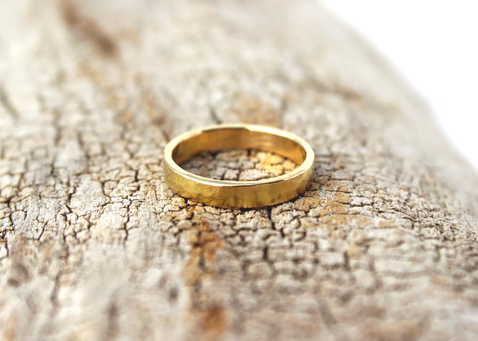 3mm 18k gold band ring hammered