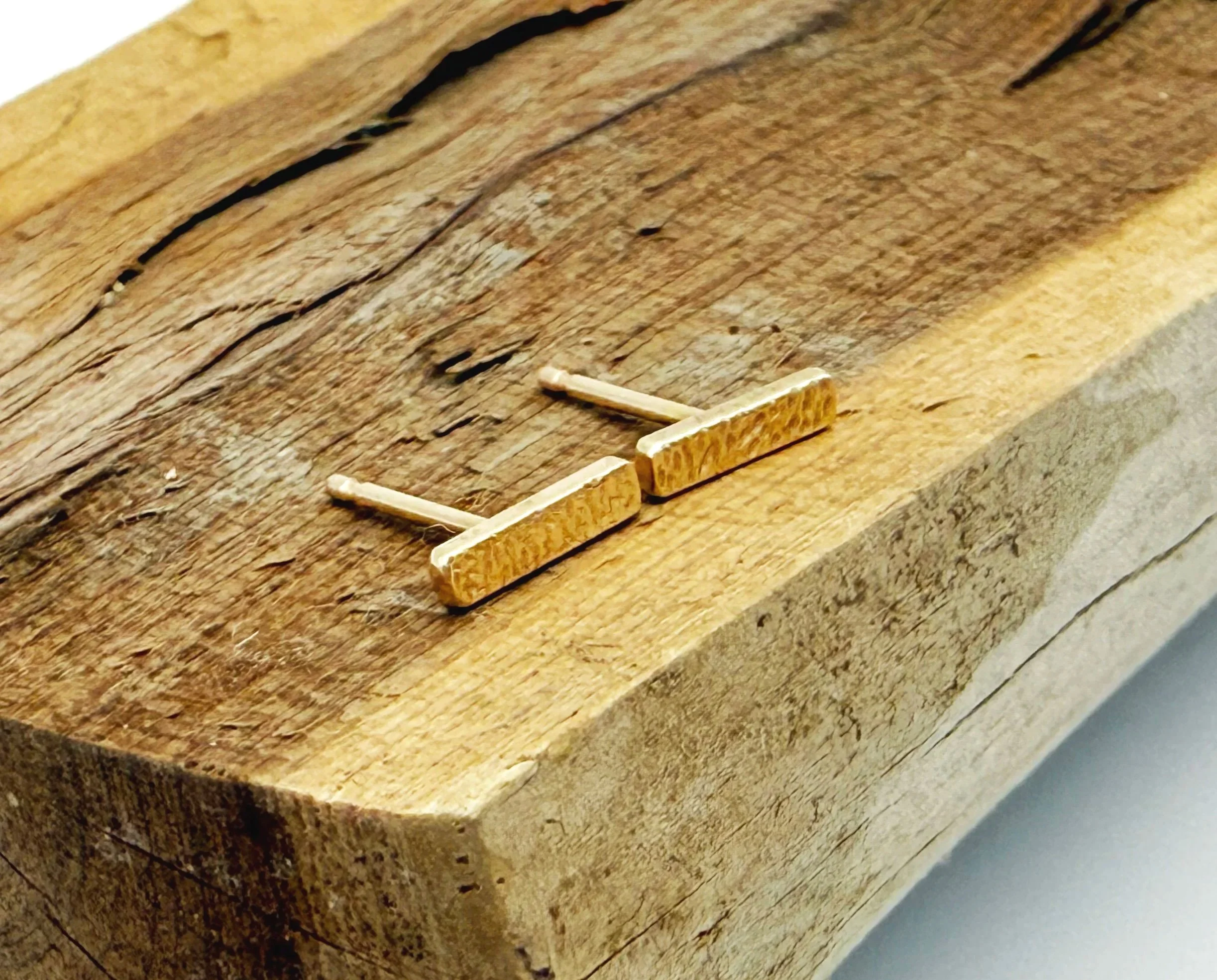 bar stud earrings 14k