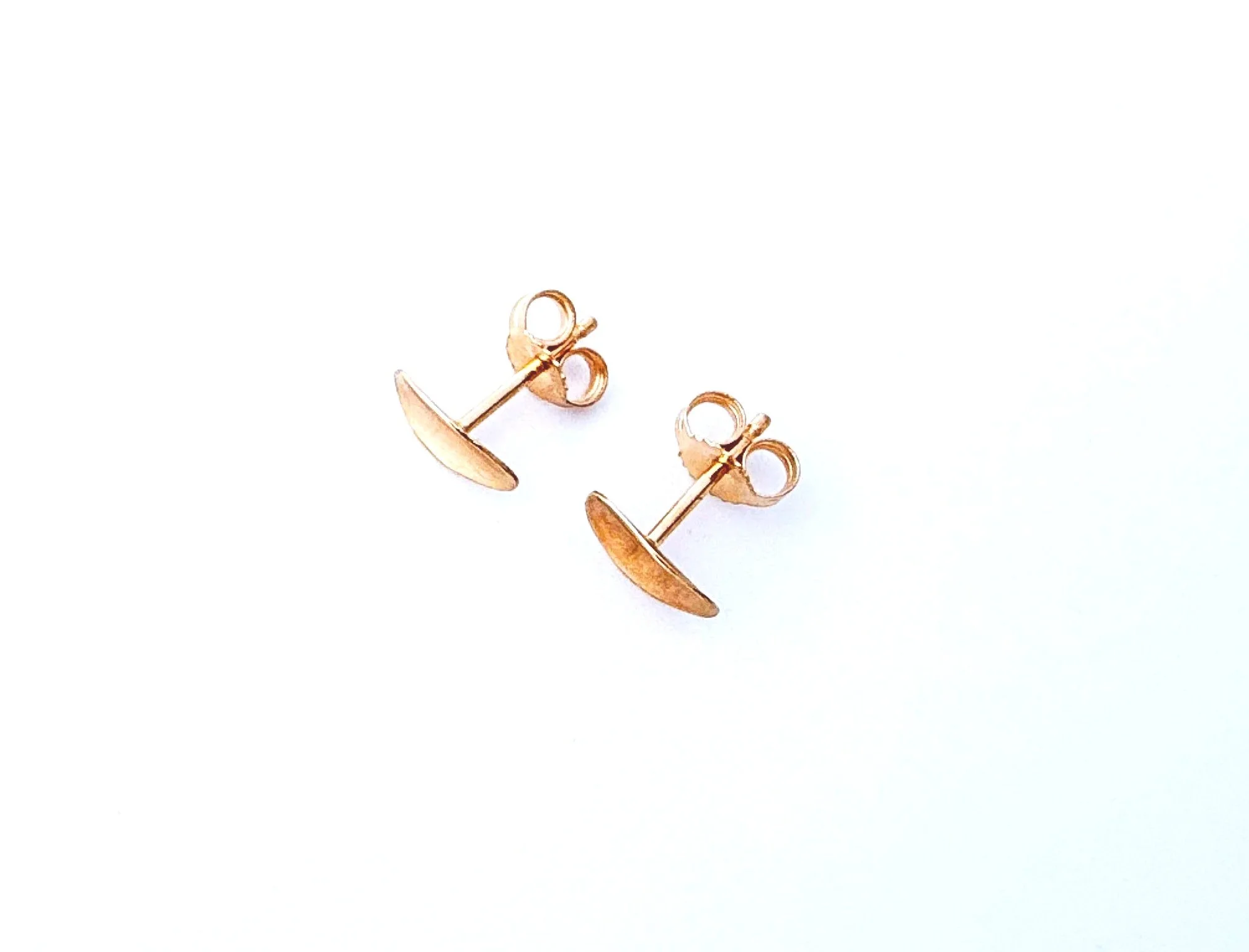 leaf shaped stud earrings 14k gold with butterfly closure