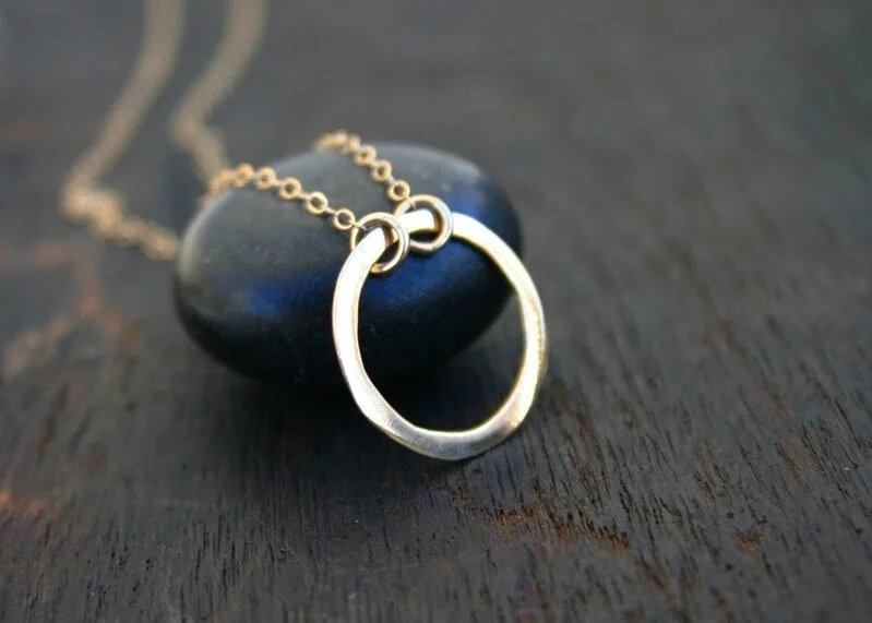 hammered irregular gold open circle pendant necklace 14k