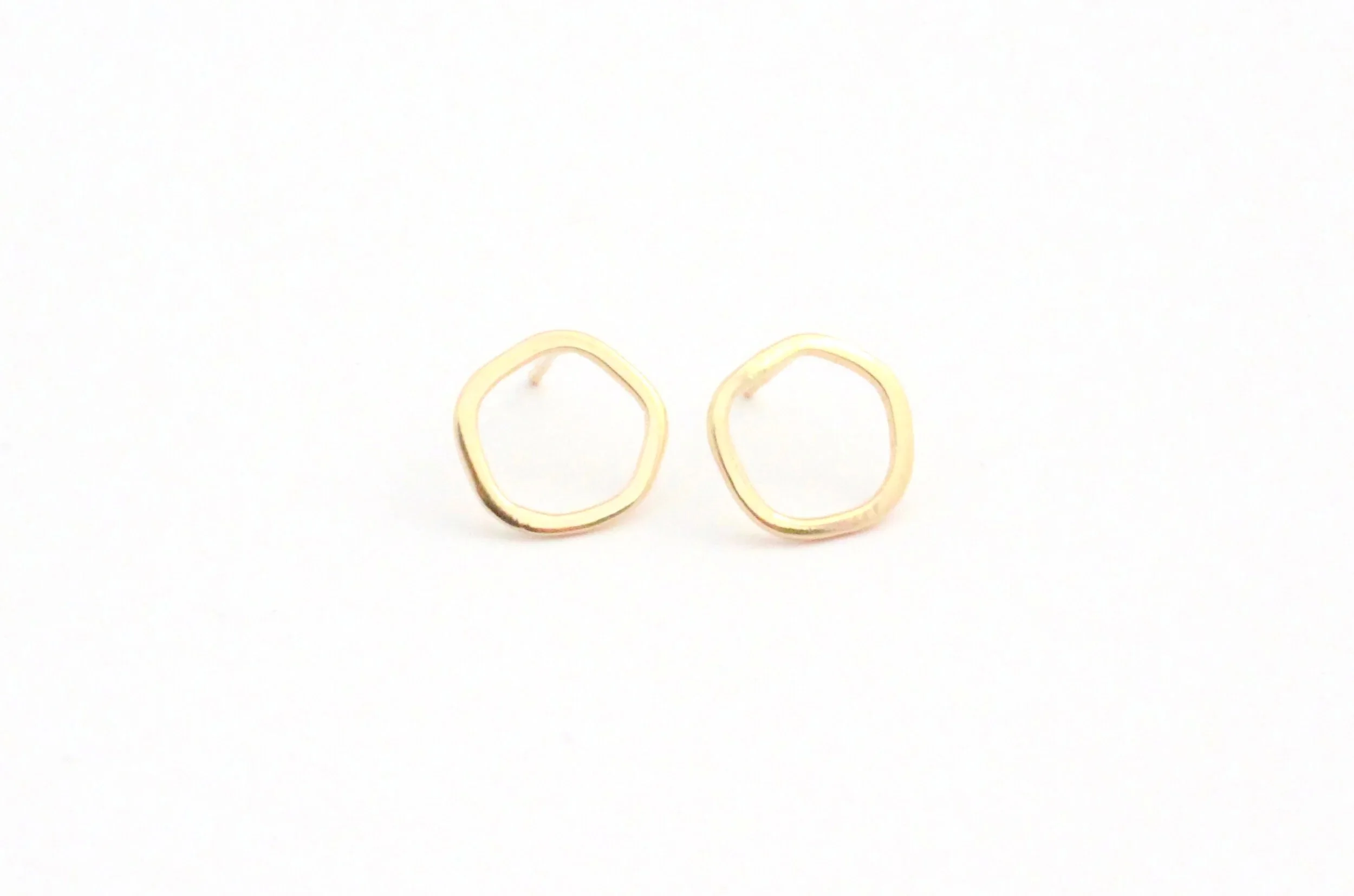 round circle stud earrings 14k