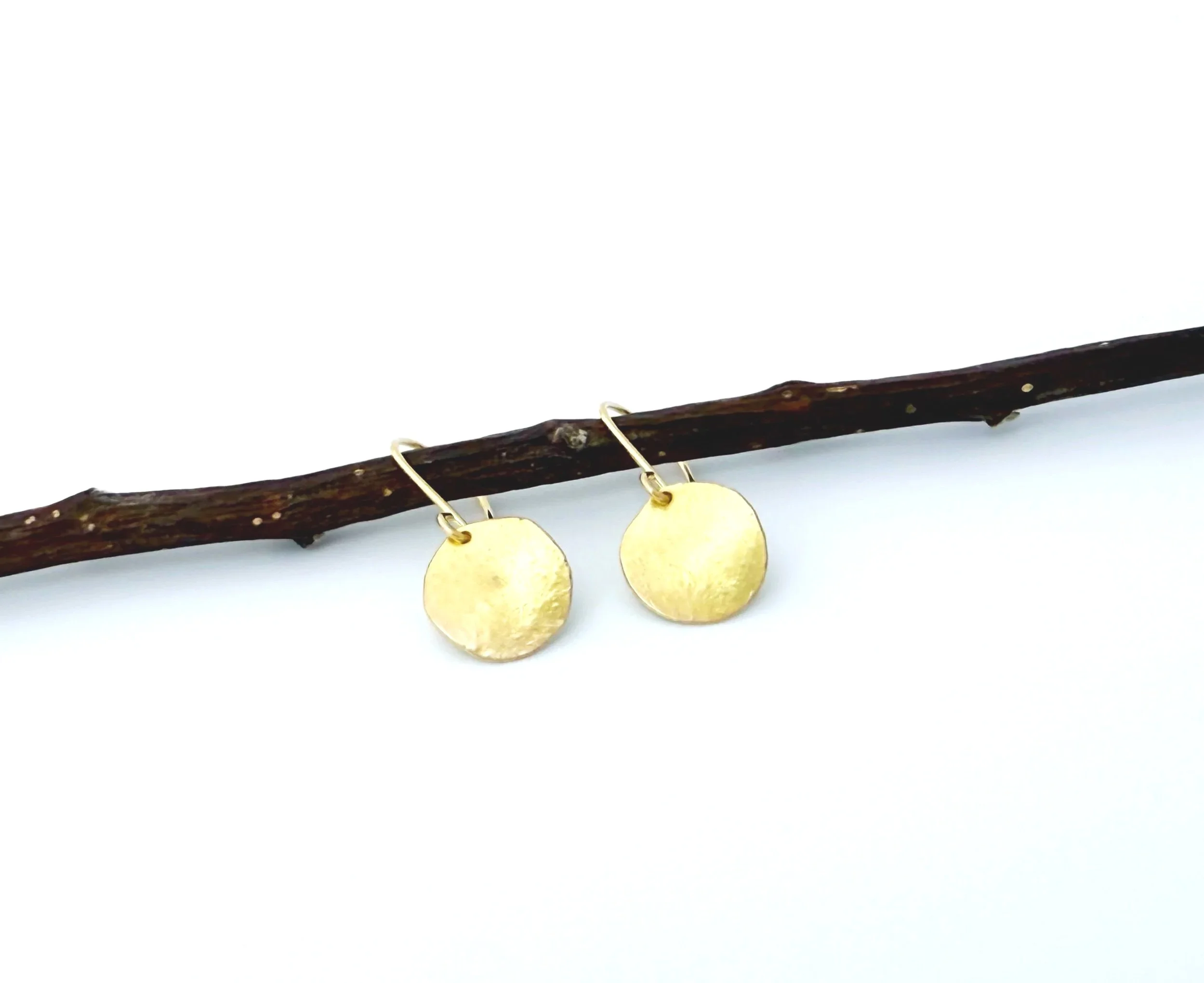18k gold disc earrings hammered
