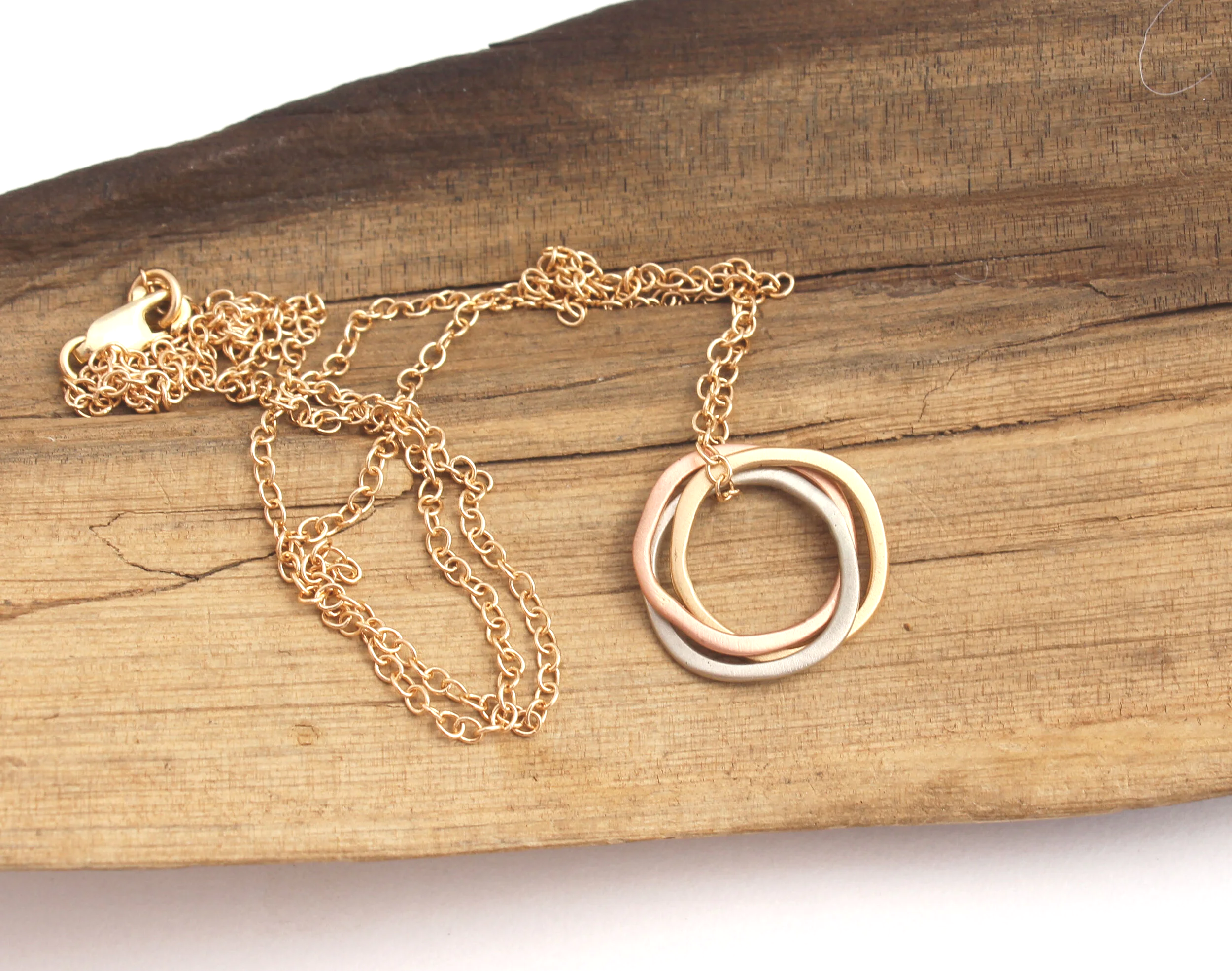 14k gold interlocking three colors gold pendant necklace