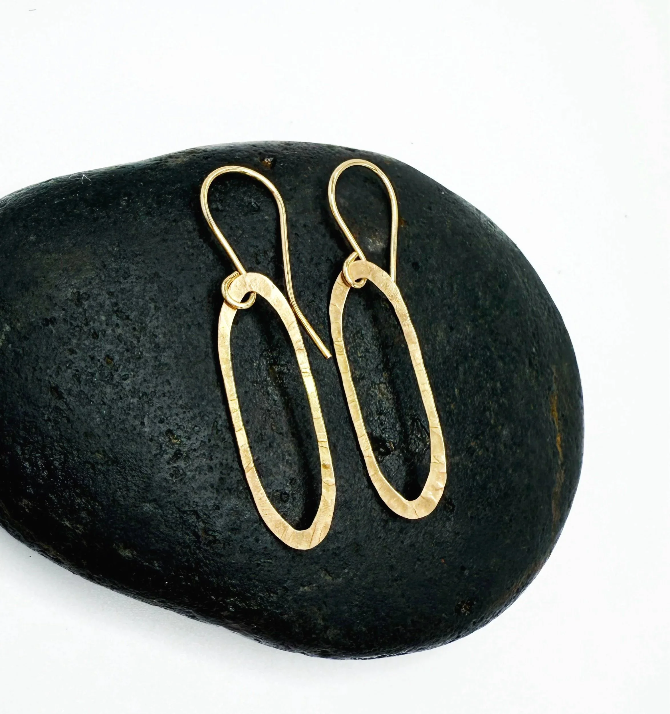 hammered 14k gold oval hoop earrings