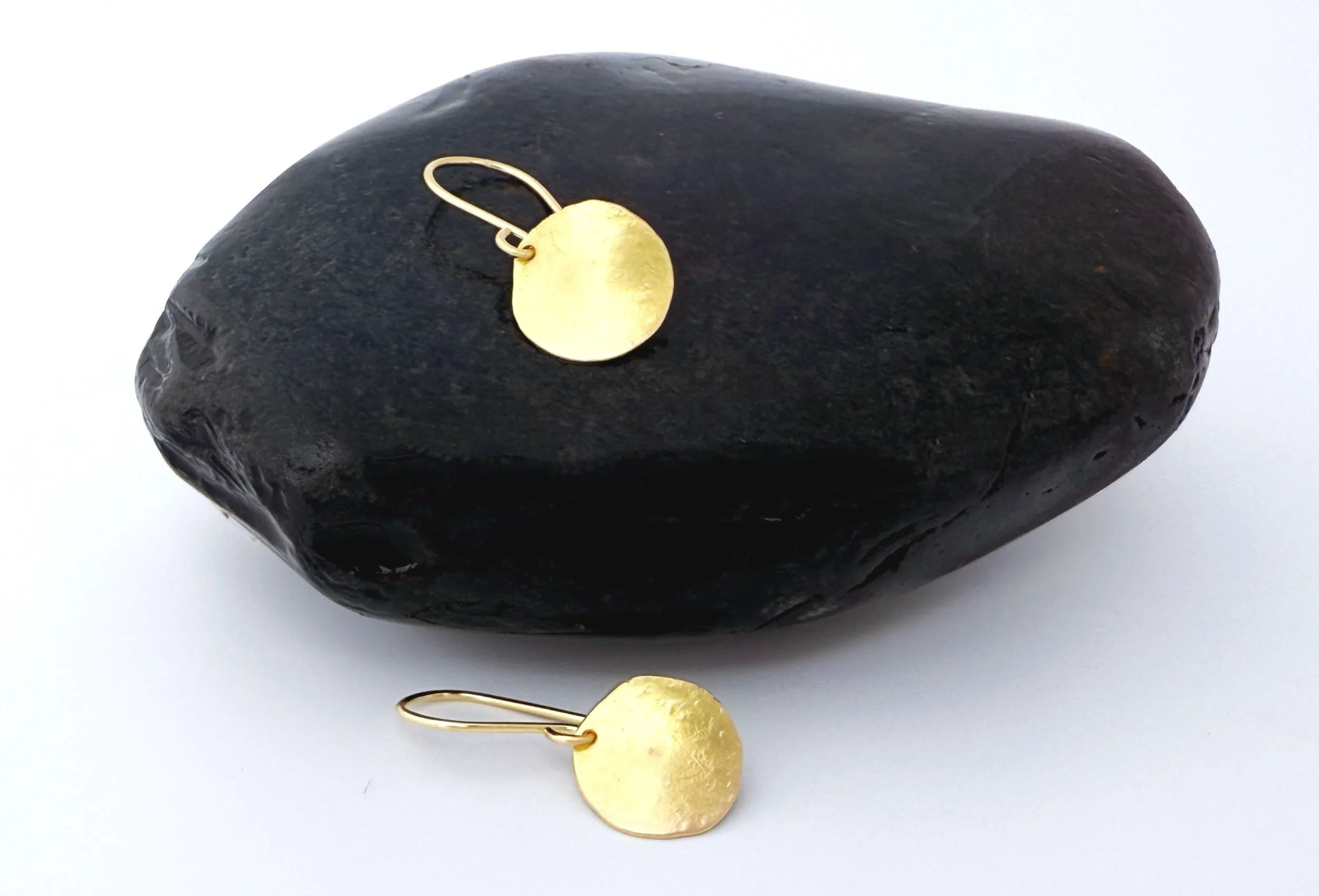 handmade hammered gold earrings 18k