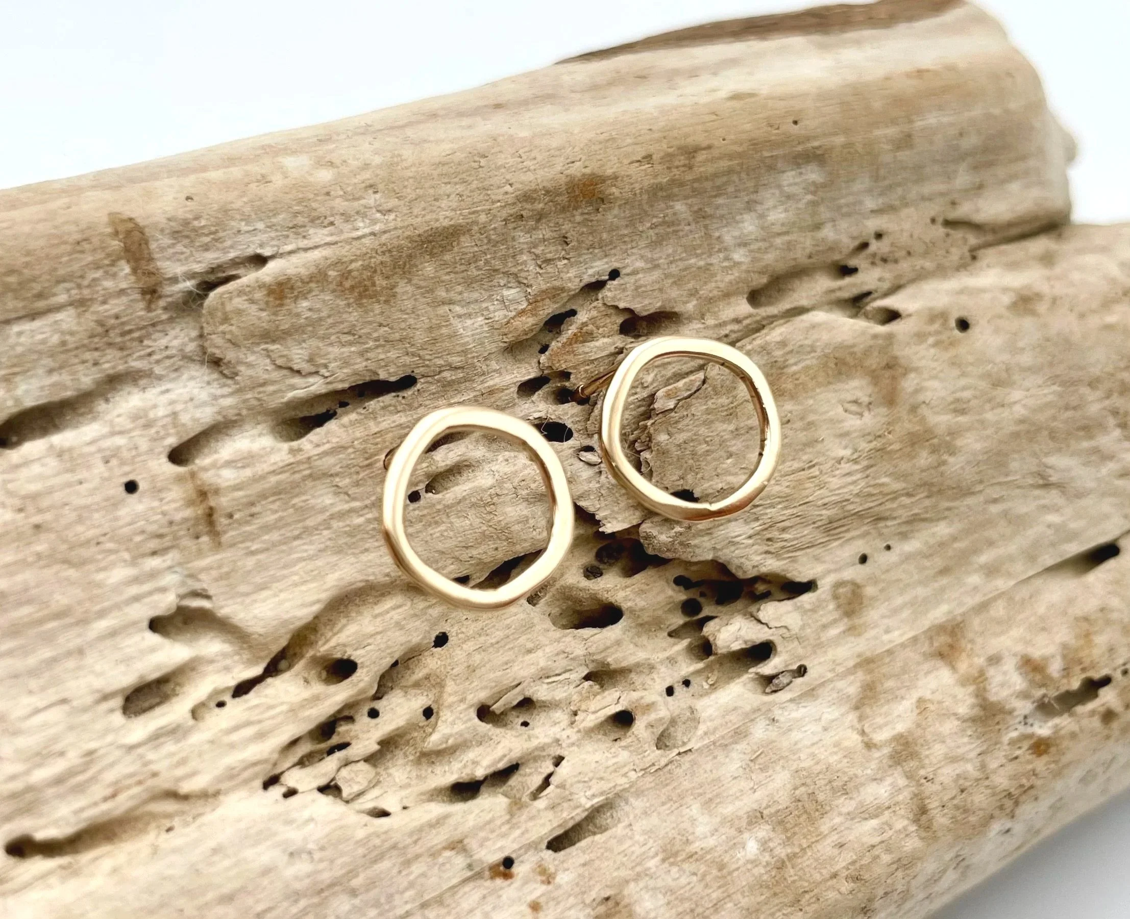 irregular open circle stud earrings
