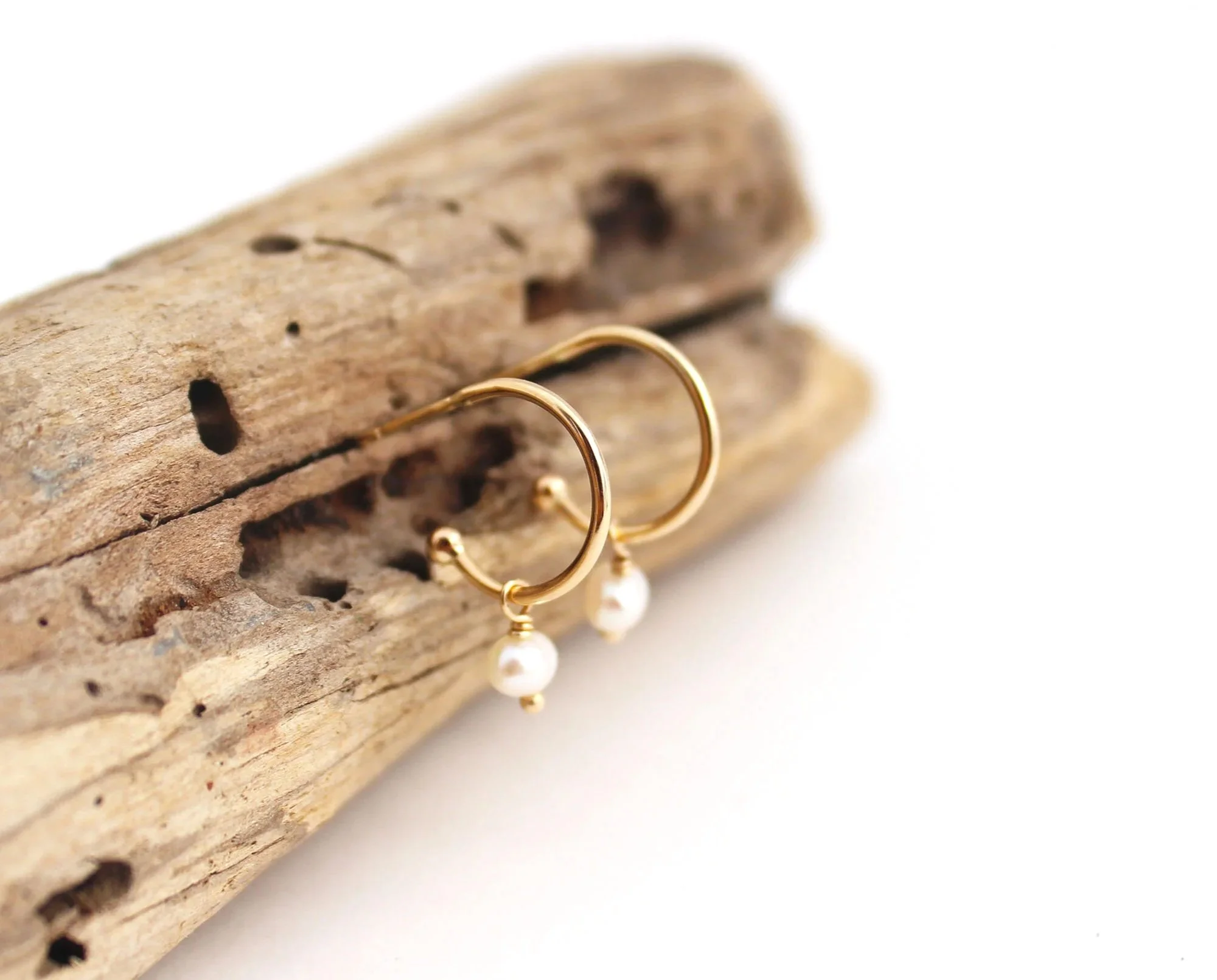 Gold pearl dangle earrings 14k
