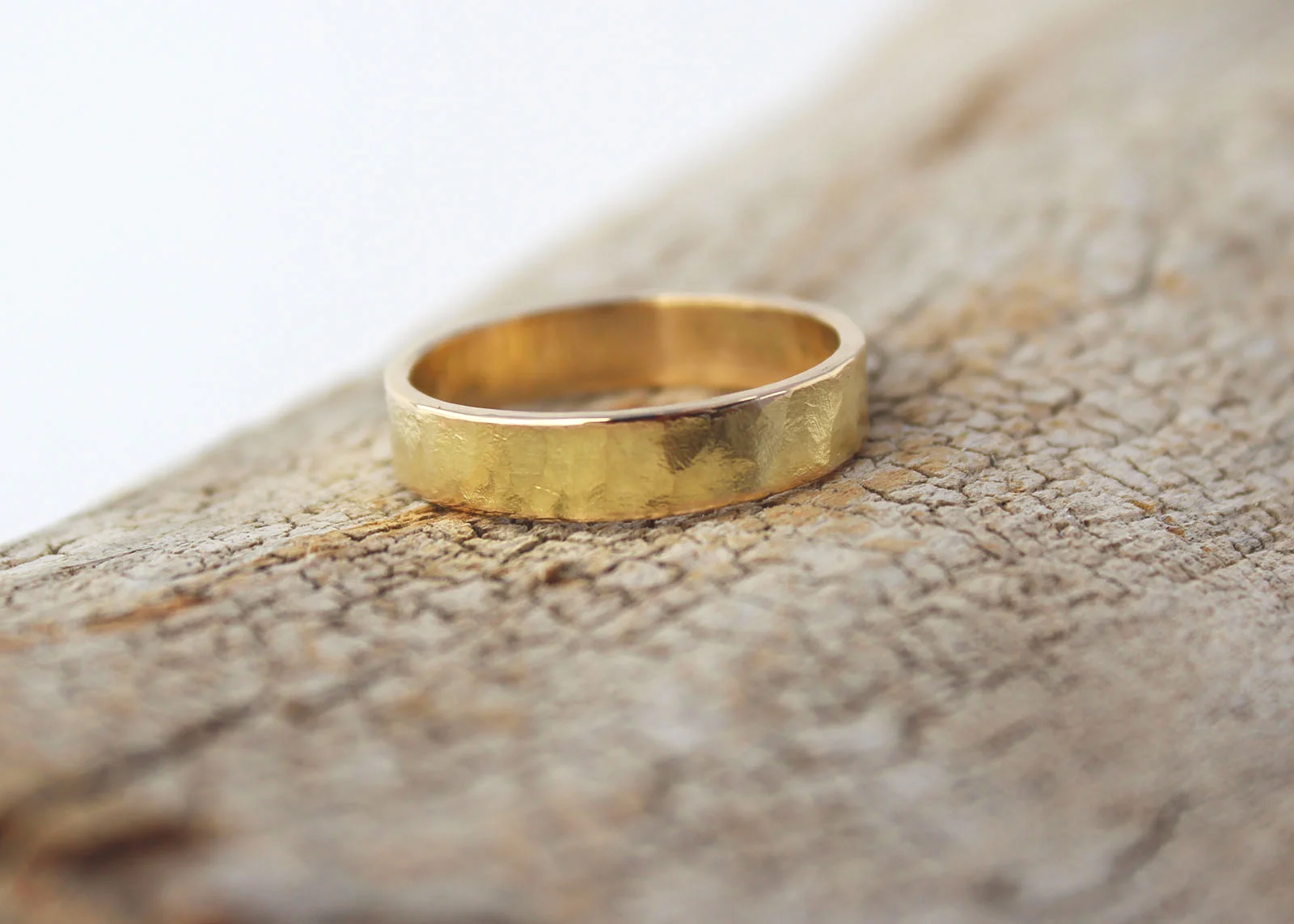 rustic hammered 18k wedding ring 5mm