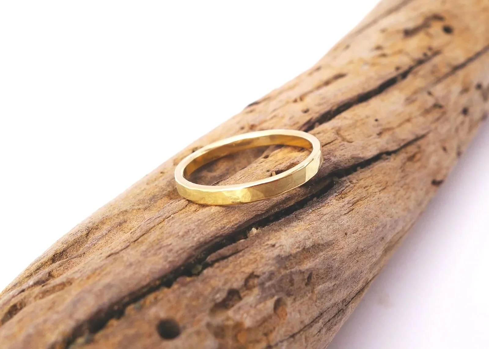 womens 18k gold wedding band ring hammered