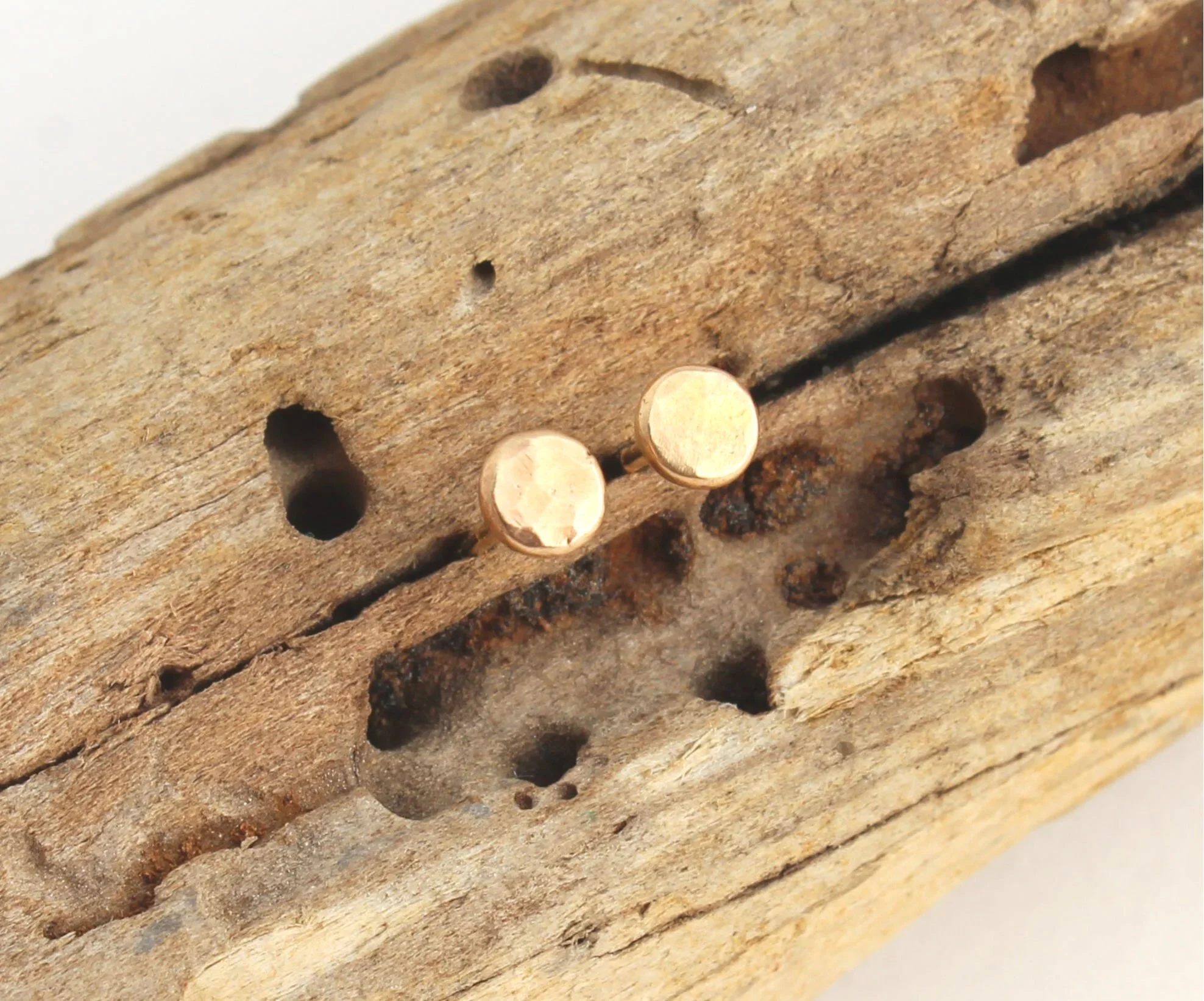 3mm gold stud earrings 14k