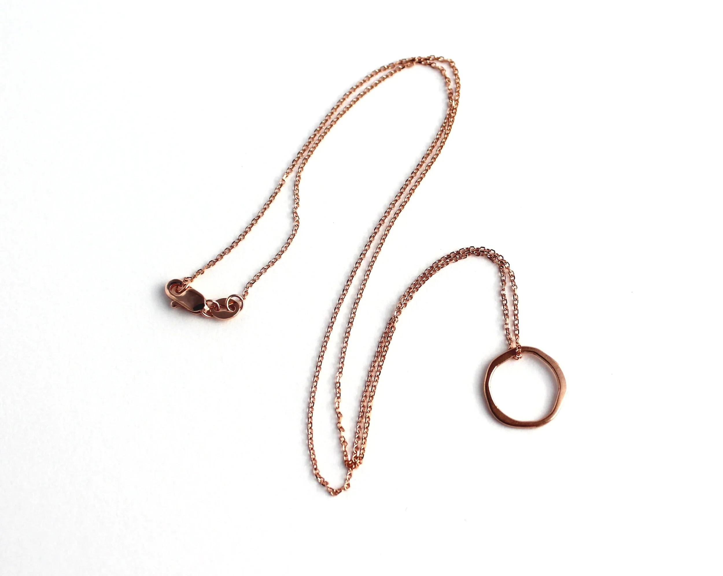 Dainty rose gold circle pendant necklace