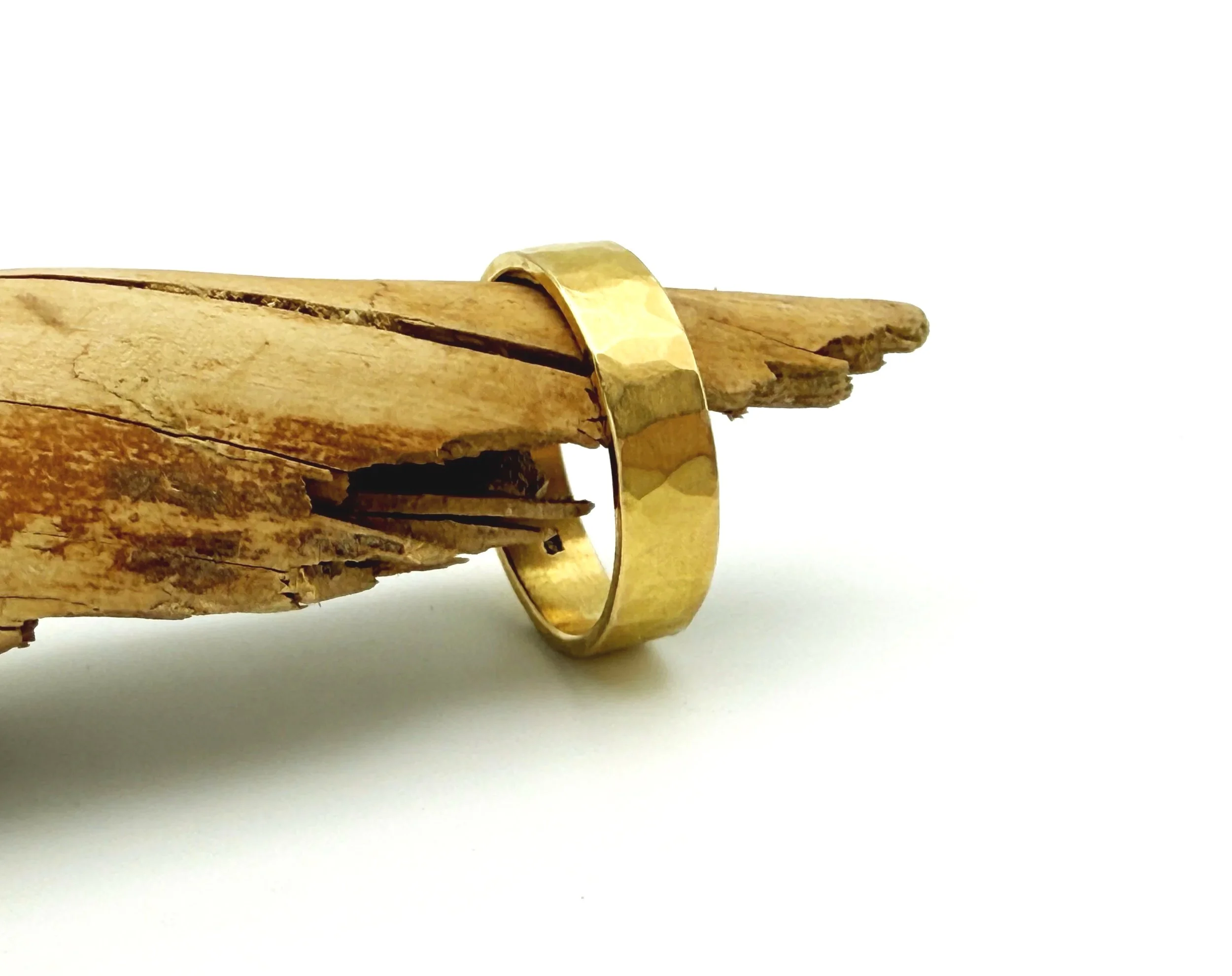 18k gold hammered wedding band ring