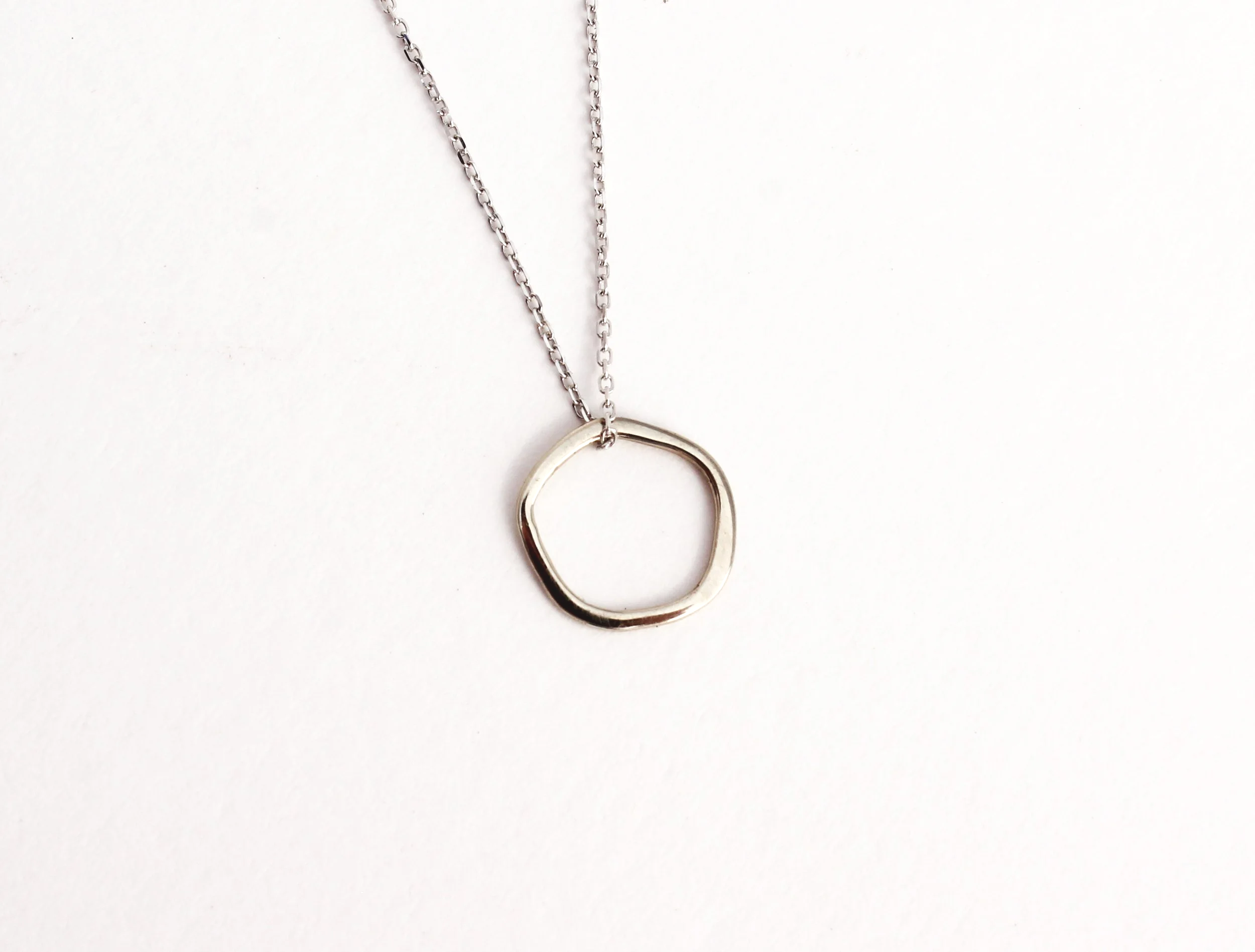 white gold irregular round circle pendant 14k