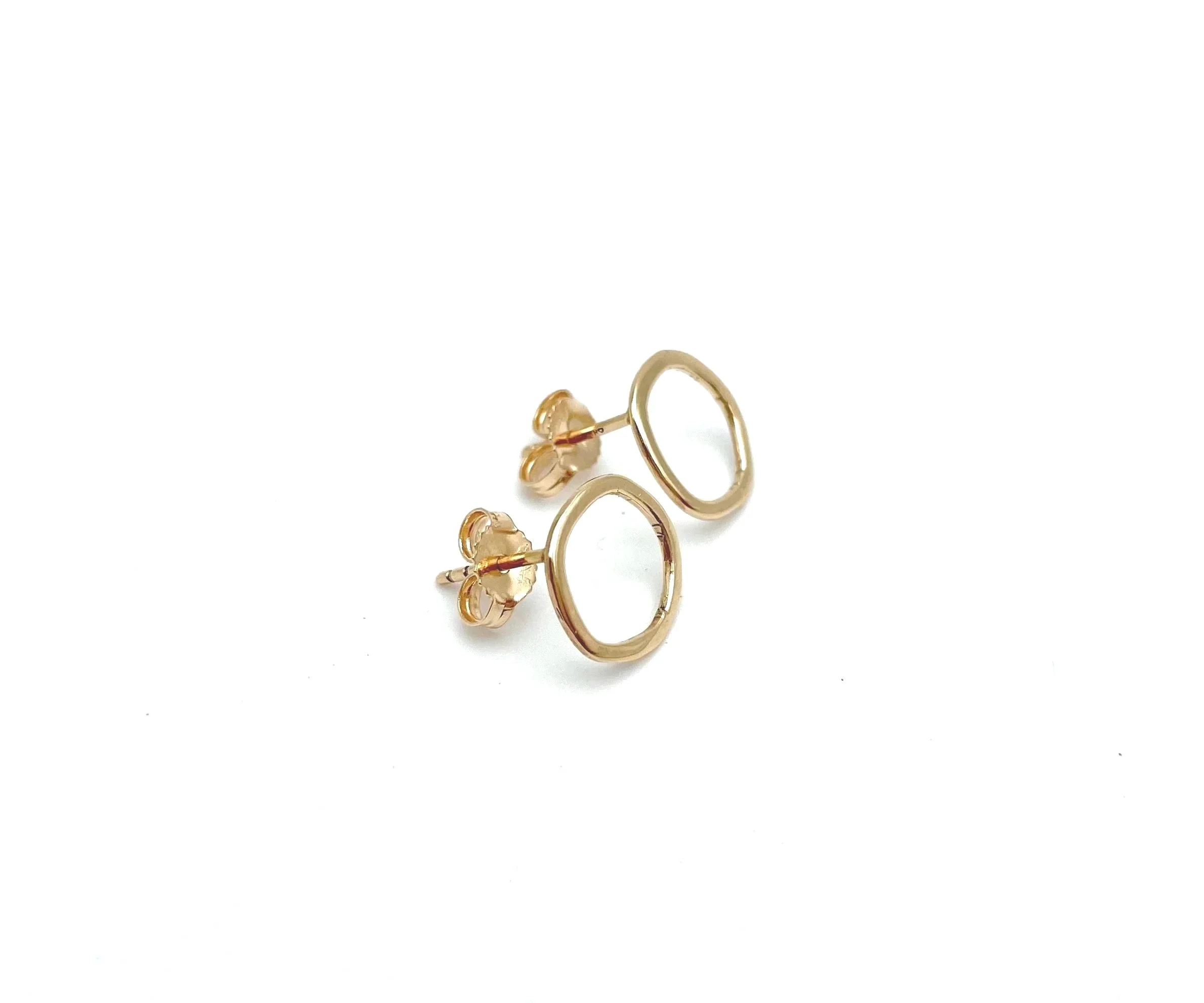open circle stud earrings with butterfly closure