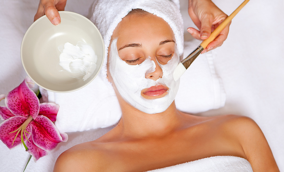 Women-getting-facial.jpg
