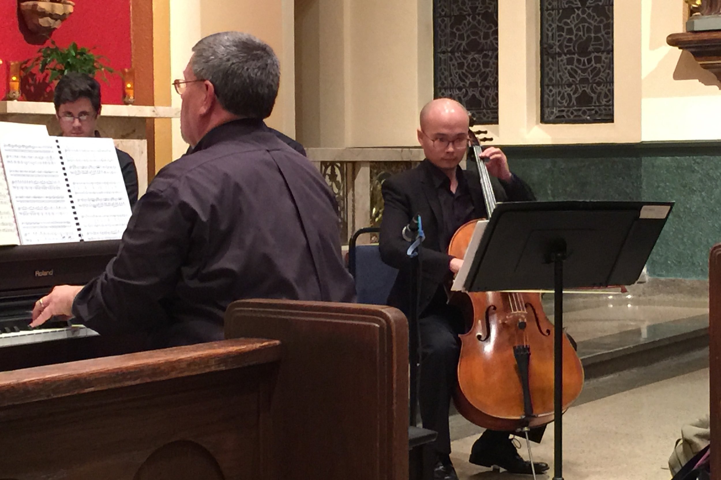 Dr. Thomas Sovik at the organ playing all of the string and wind parts of Ryba’s Christmas Mass accompanied by Lejing Zhou on cello.