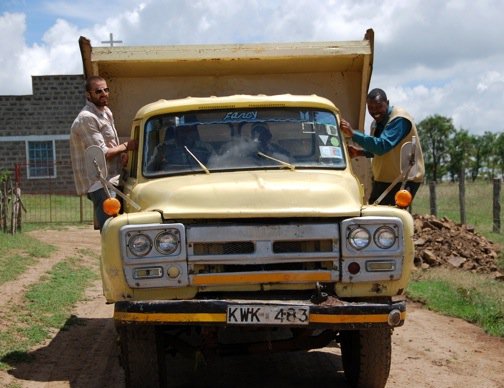 DUMP TRUCK