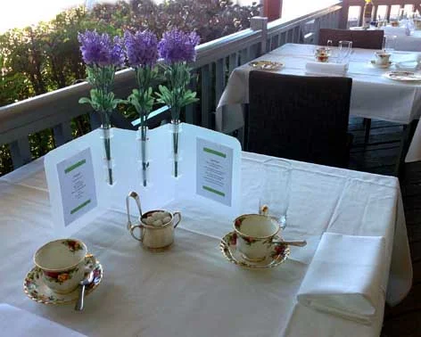 11--POLY-Three-Bud-Vase-white-table--Gunners- 16-09-2015.jpg