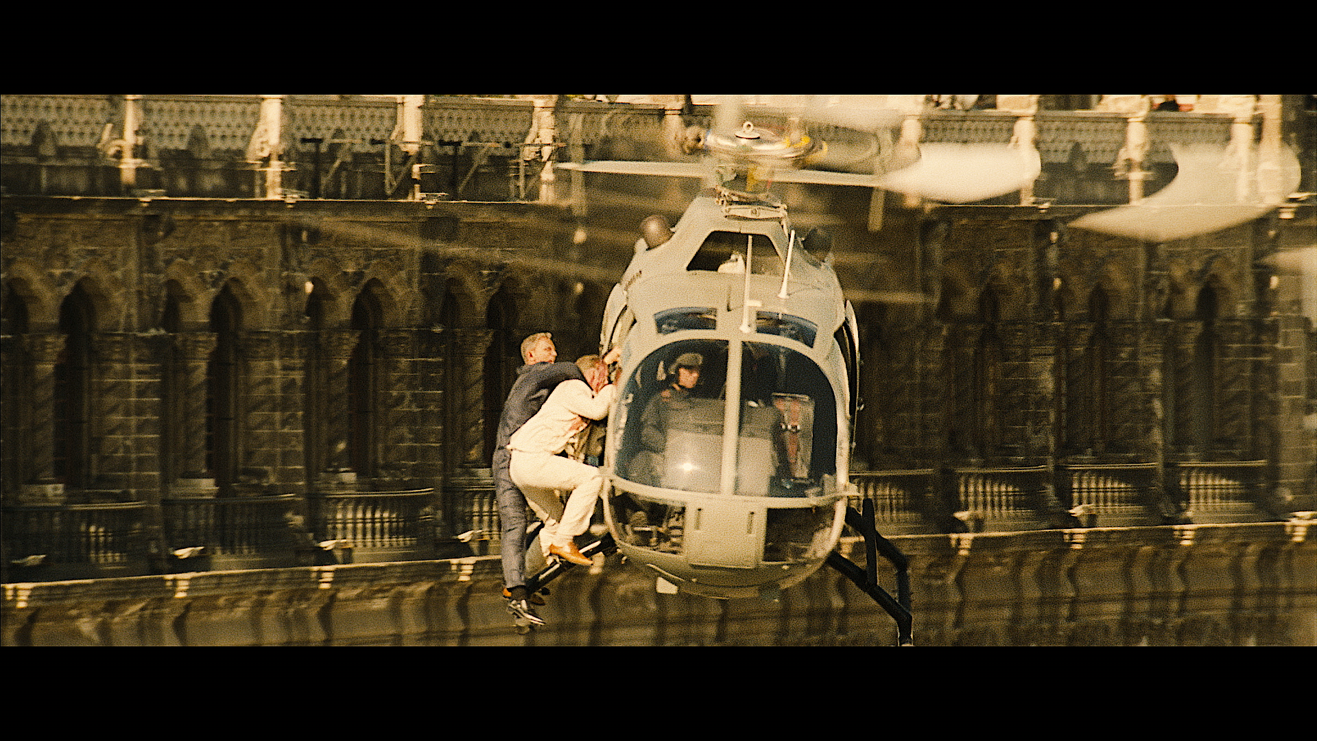 bond helicopter sharp.png