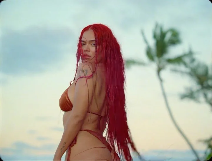 Massive thanks to all involved! Please DM me if I missed anyone. 
  @KarolG - 🌺 &ldquo;Mientras Me Curo del Cora&rdquo; 🌈

Director: @pedro.artola
Production Co: @weownthecity
EP: @ju4nete @estebanzuzu
Produced by @malcolmduncanyolo @fabiencolas
DP