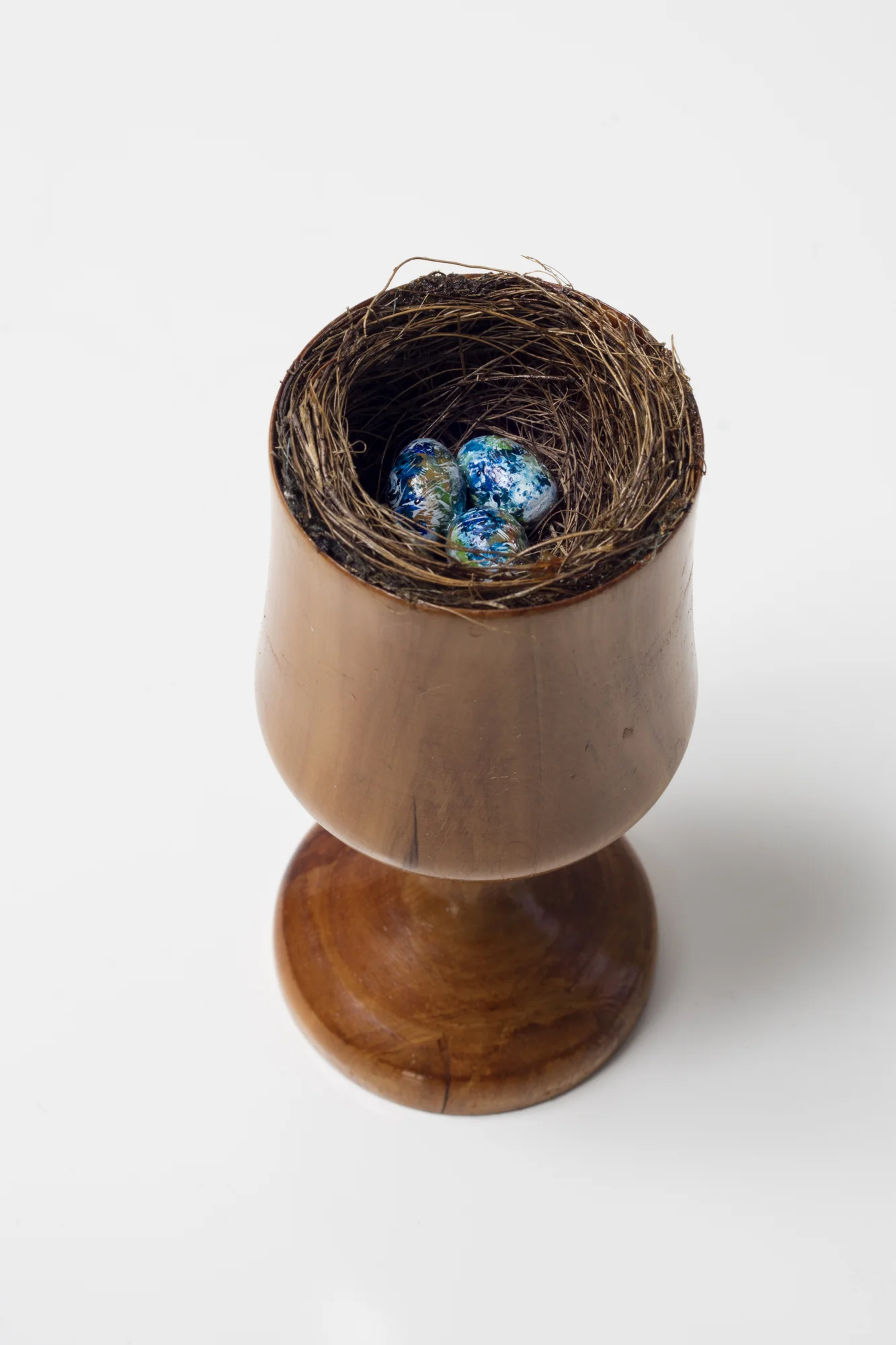 You have nothing and you would give me a world. I owe you a world. 2016 mixed media 140 x 65 x 65mm