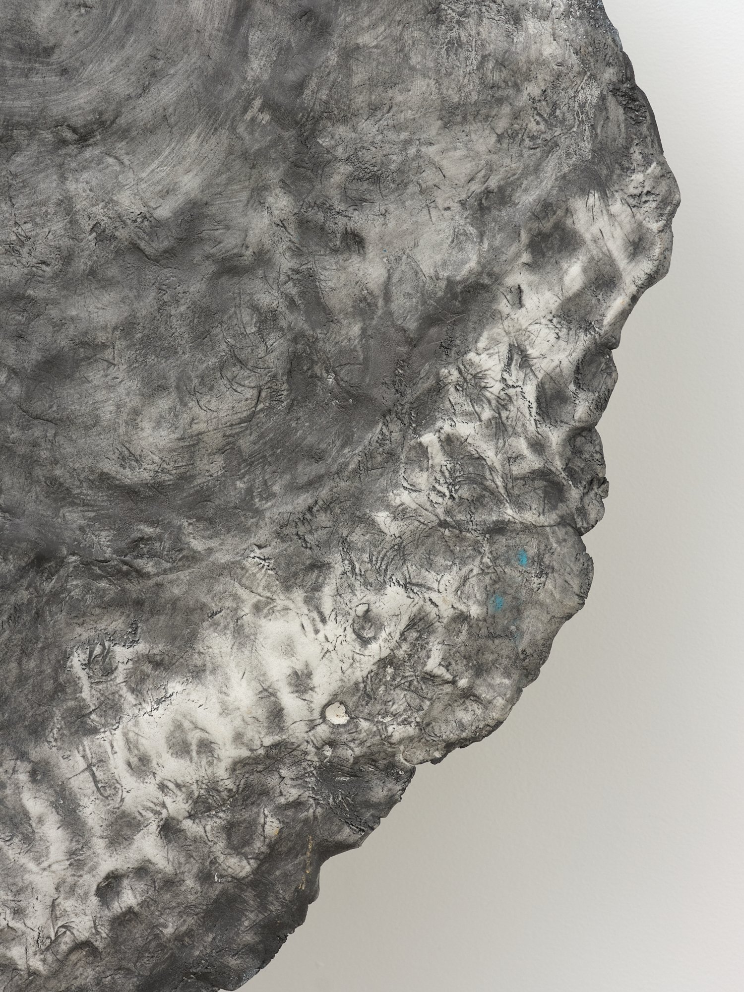 굴 Gool (cave) (detail) 2024 graphite powder on epoxy clay 680 x 500 x 170mm