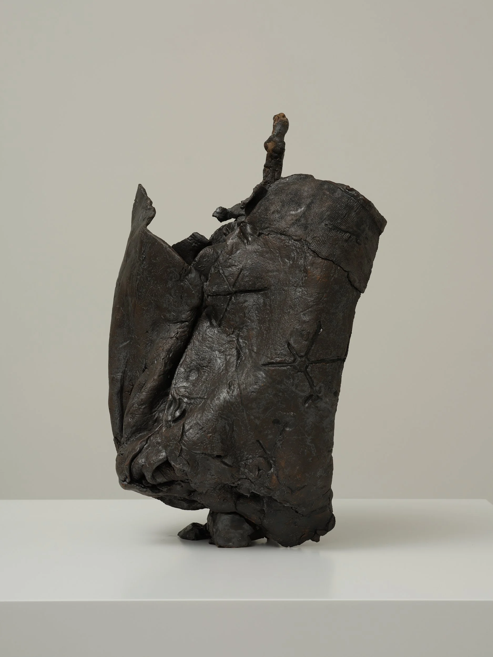   Tool  2024/ 2026 clay, pigment, oxide, glass 280 x 200 x 420mm 