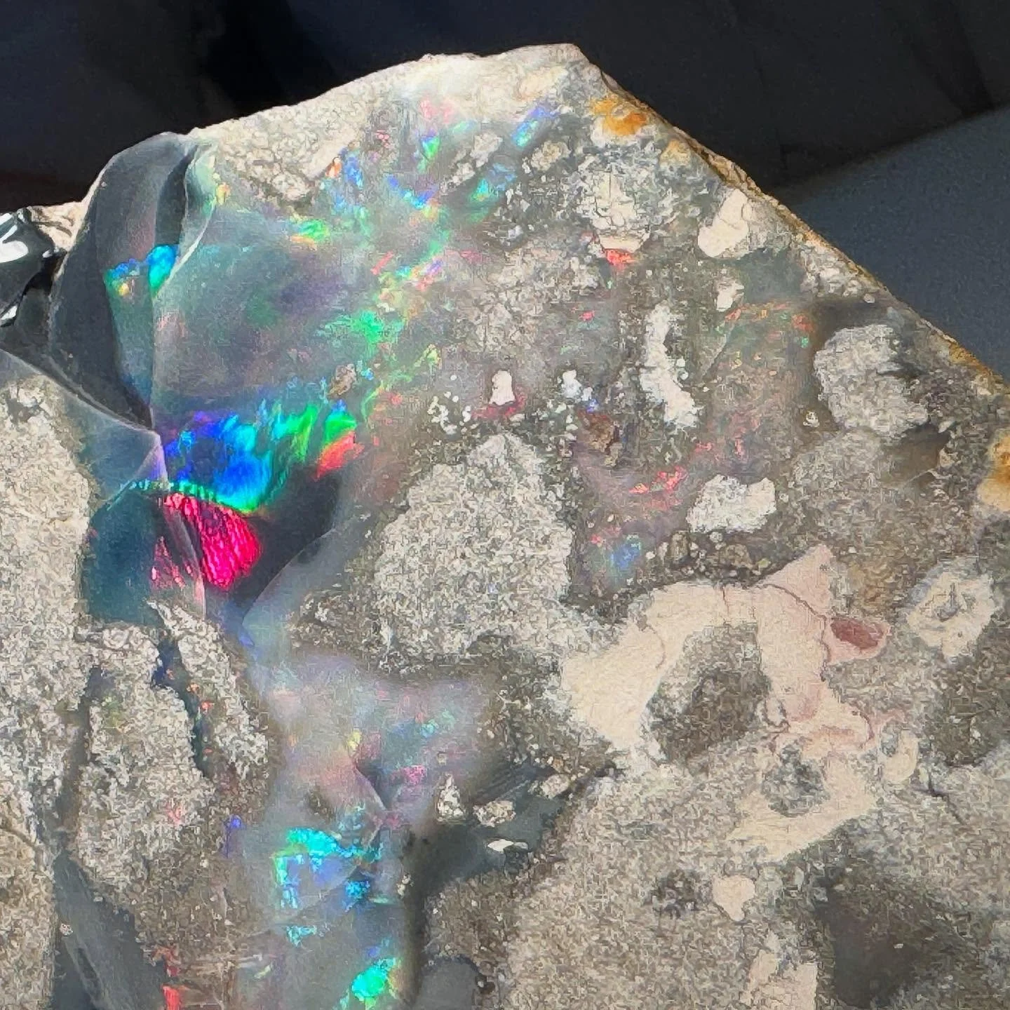 Don&rsquo;t forget to check out the latest video for a spectacular collection of opal specimens including this piece of tantalising seam opal!
https://youtu.be/rnxzNdYxWZ0 (YouTube link in bio of you&rsquo;re seeing this on Instagram!) #lightningridg