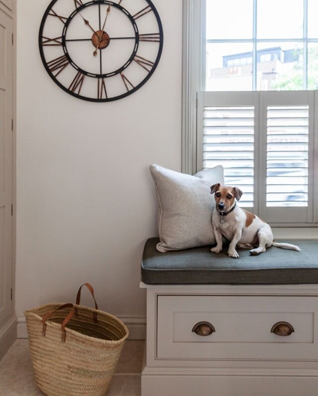 Same kitchen, different angle. A perfect pooch perch! ⠀⠀⠀⠀⠀⠀⠀⠀⠀
⠀⠀⠀⠀⠀⠀⠀⠀⠀
⠀⠀⠀⠀⠀⠀⠀⠀⠀
⠀⠀⠀⠀⠀⠀⠀⠀⠀
⠀⠀⠀⠀⠀⠀⠀⠀⠀
⠀⠀⠀⠀⠀⠀⠀⠀⠀
#dogsofinstagram #poochperks #rusticchicdecor #countryhouseinteriors #interiordesign #luxurydesign #rusticchic #surreyinteriors #annawil
