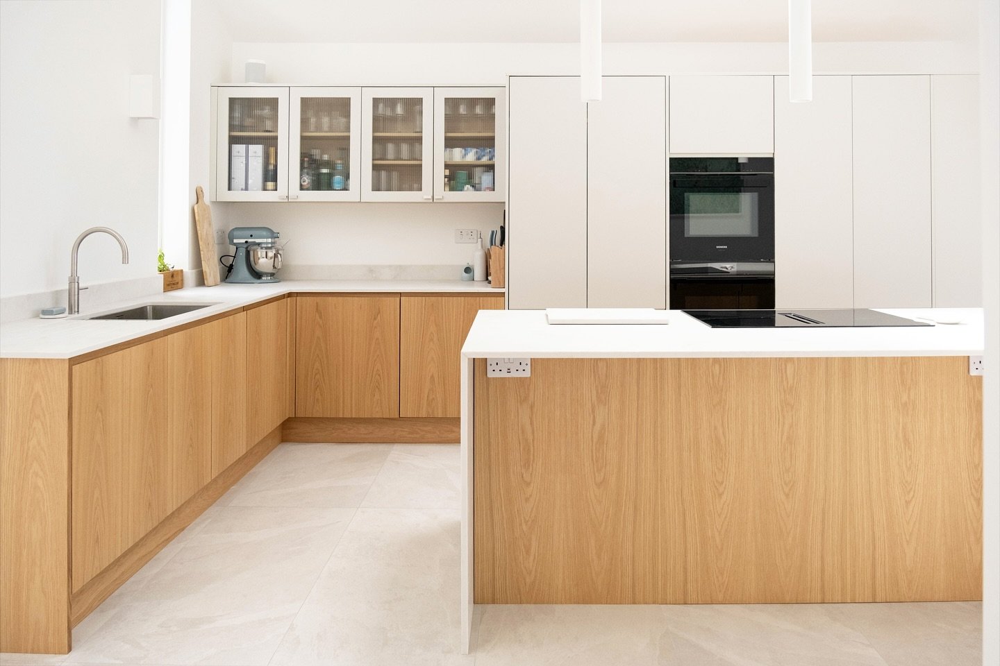 A beautiful mix of European Oak, Reeded glass, painted doors and lots of light make this kitchen really stand out. 

We love an open end unit to invite you into the kitchen space, it&rsquo;s a great place to add character and your own personal touch 