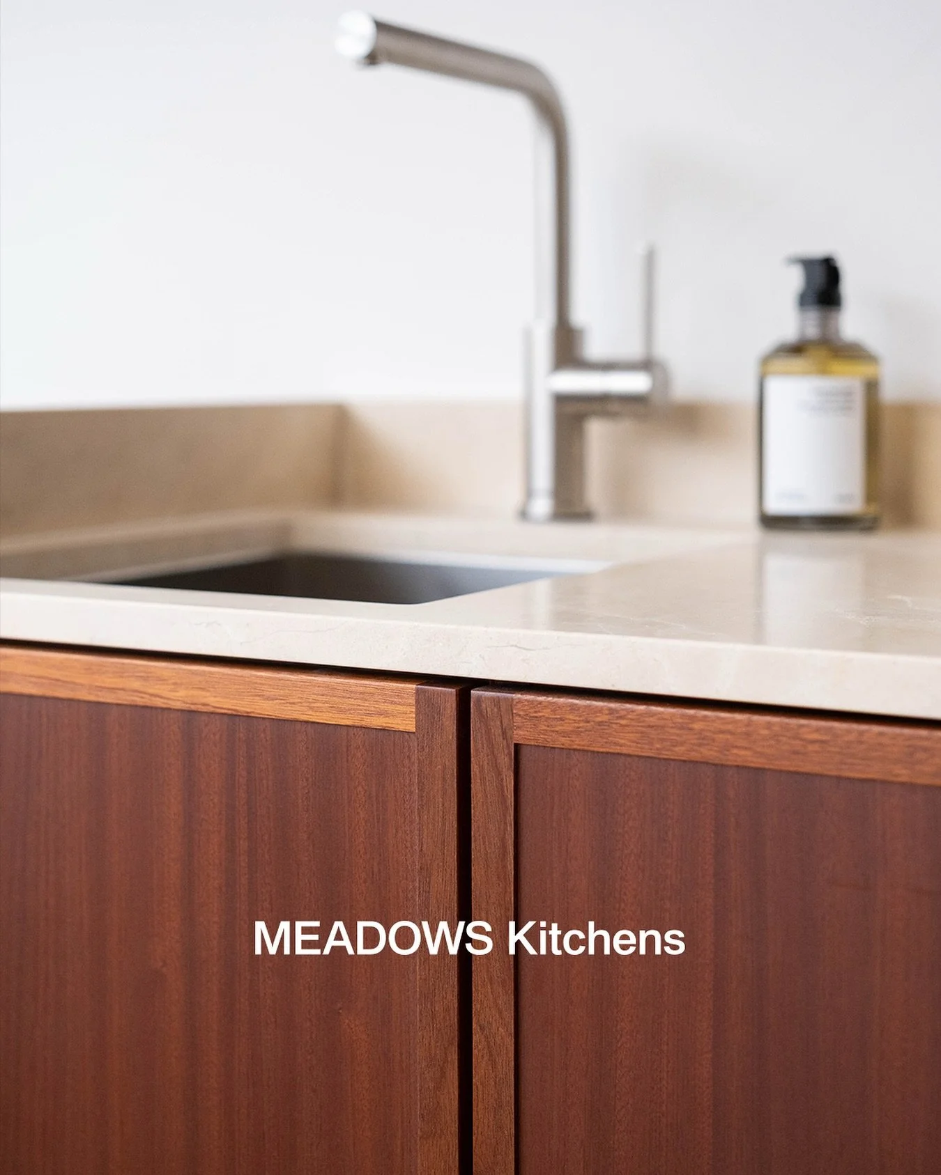 MEADOWS Kitchens. 

#design #supply #install #meadowskitchens #kitchen #KitchenDesign #KitchenInspiration #sapele #sapelekitchen #midcenturymodern #midcenturymodernfurniture #midcenturymoderndesign #KitchenRemodel #HomeRenovation #InteriorDesign #Bes