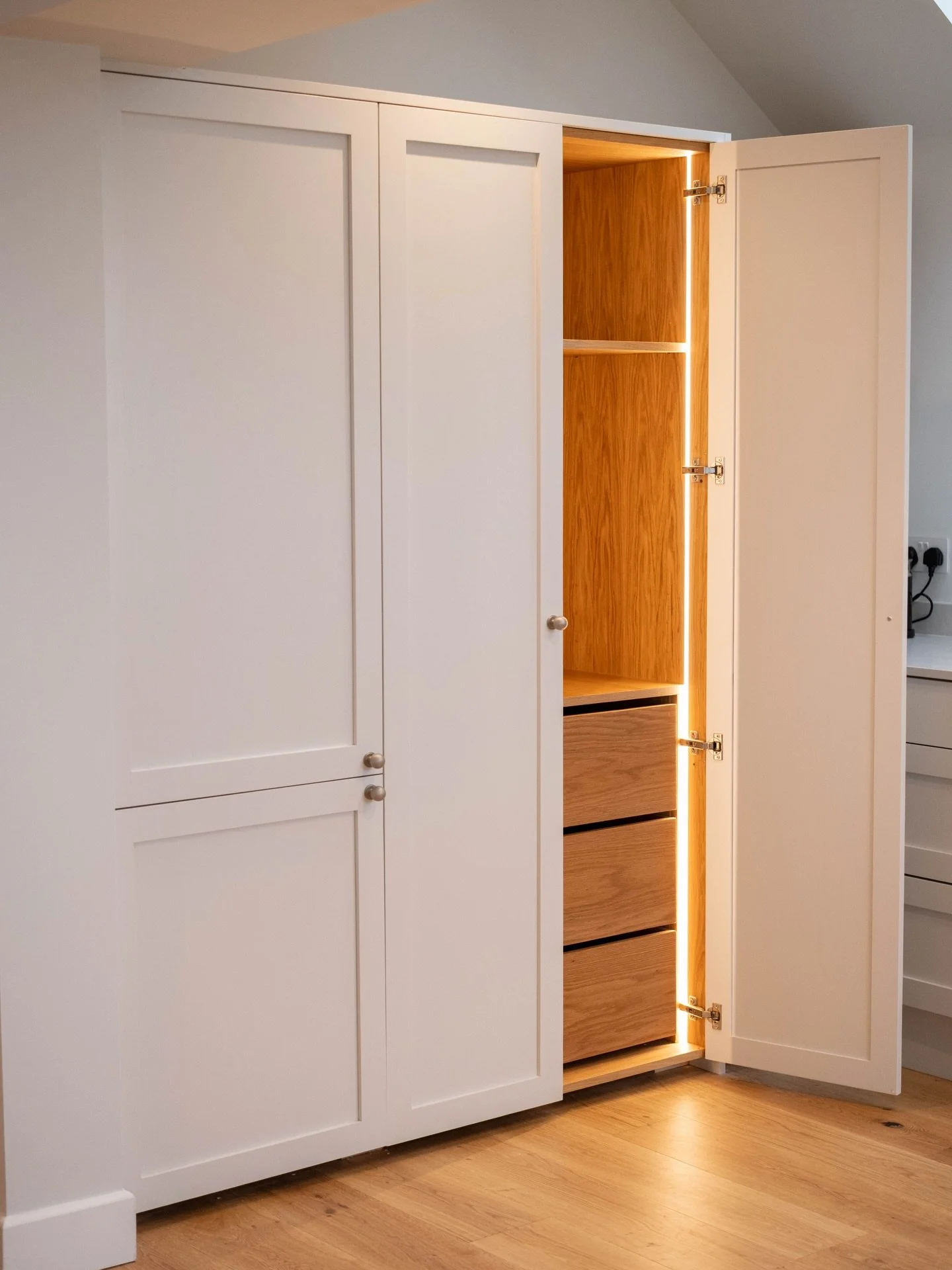 Back to our roots with this beautiful kitchen.

A blend of our 22mm solid ash shaker doors which we have been using in our kitchens for 20 years, and a nod to the modern style we have been working towards with our more stripped back oak kitchens that