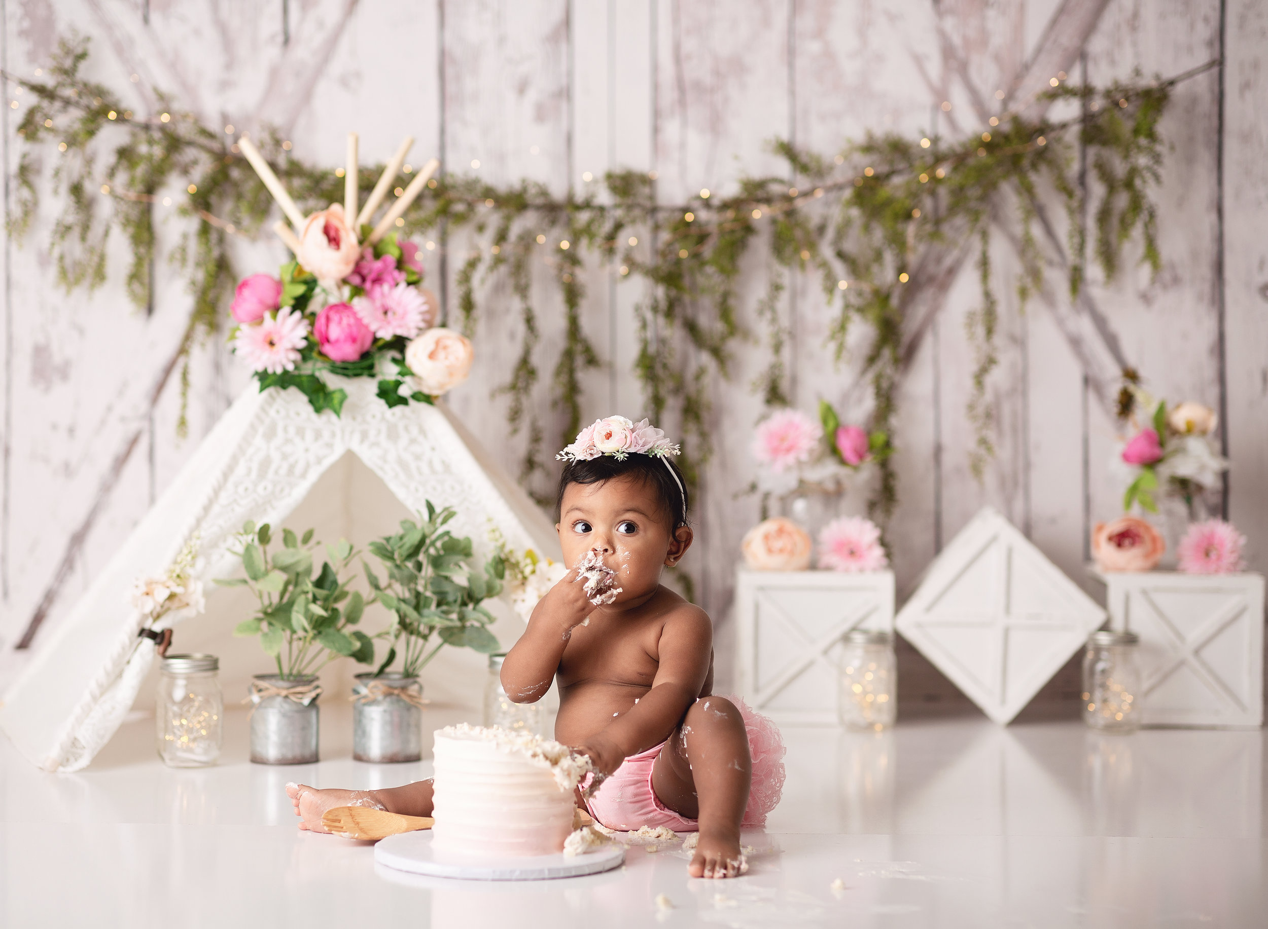  Boho cake smash pics with plant theme 