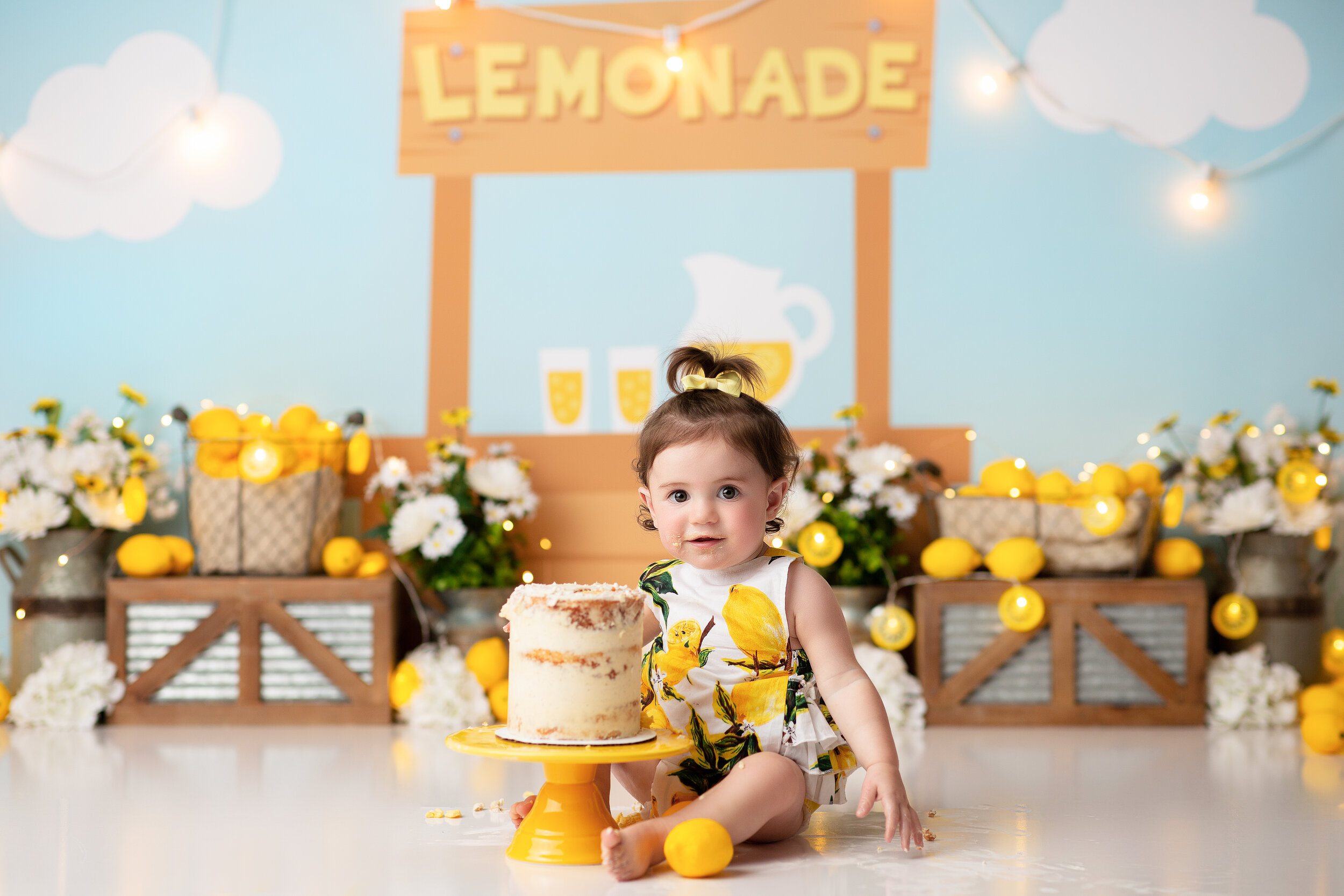  Lemonade stand custom cake smash for summertime 