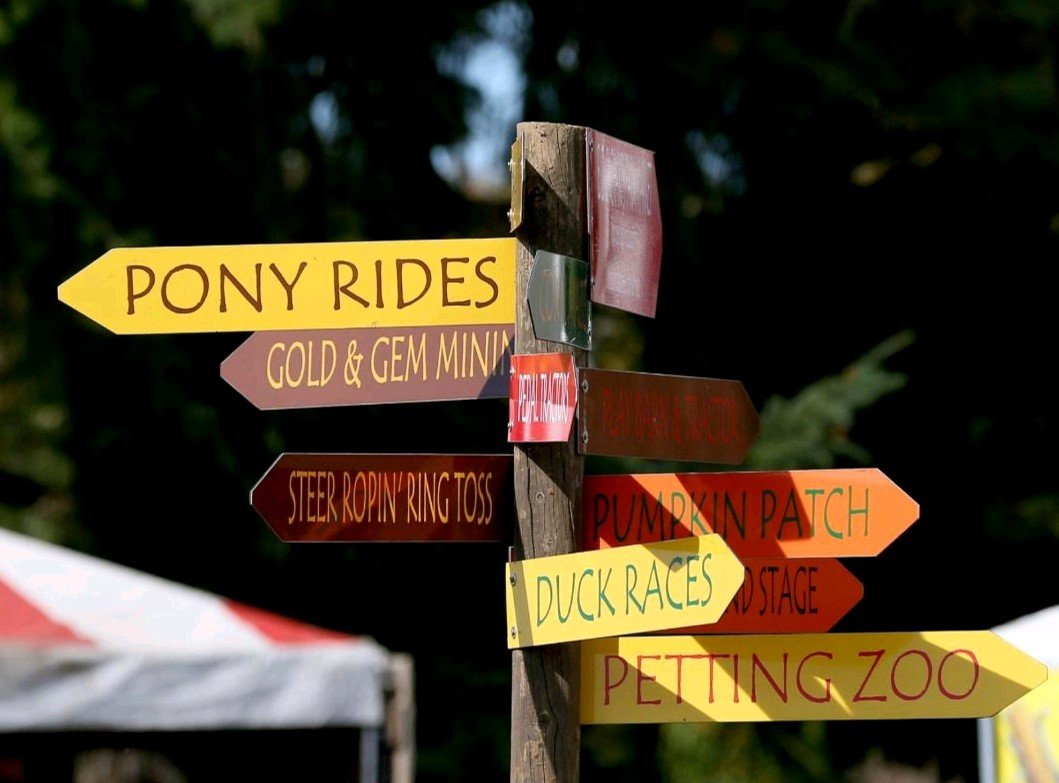 direction sign harvestfest (2).jpg